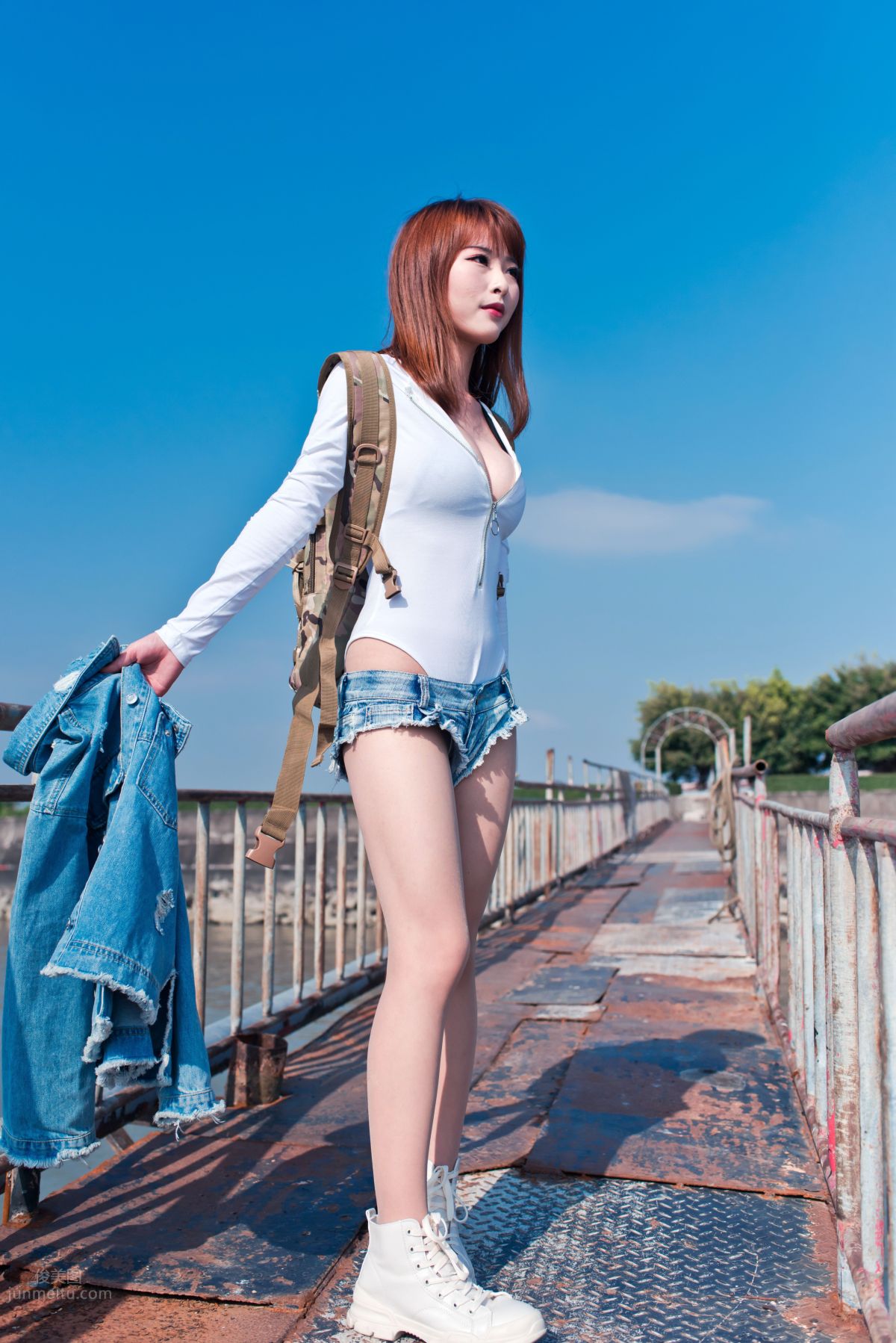 [Mojing Street] 055 Seagull Island Flesh-Colored Stockings and Denim Street Snap photo 210