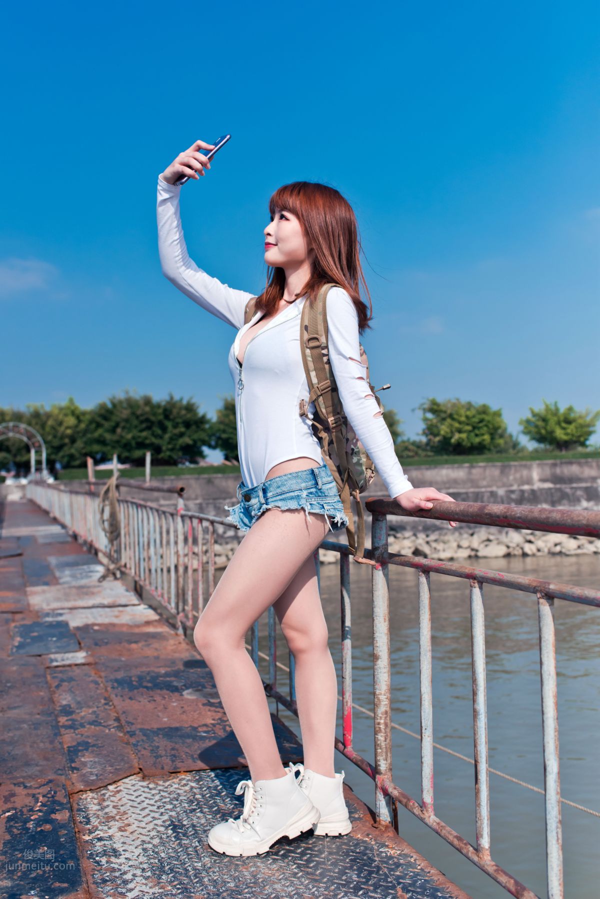[Mojing Street] 055 Seagull Island Flesh-Colored Stockings and Denim Street Snap photo 217