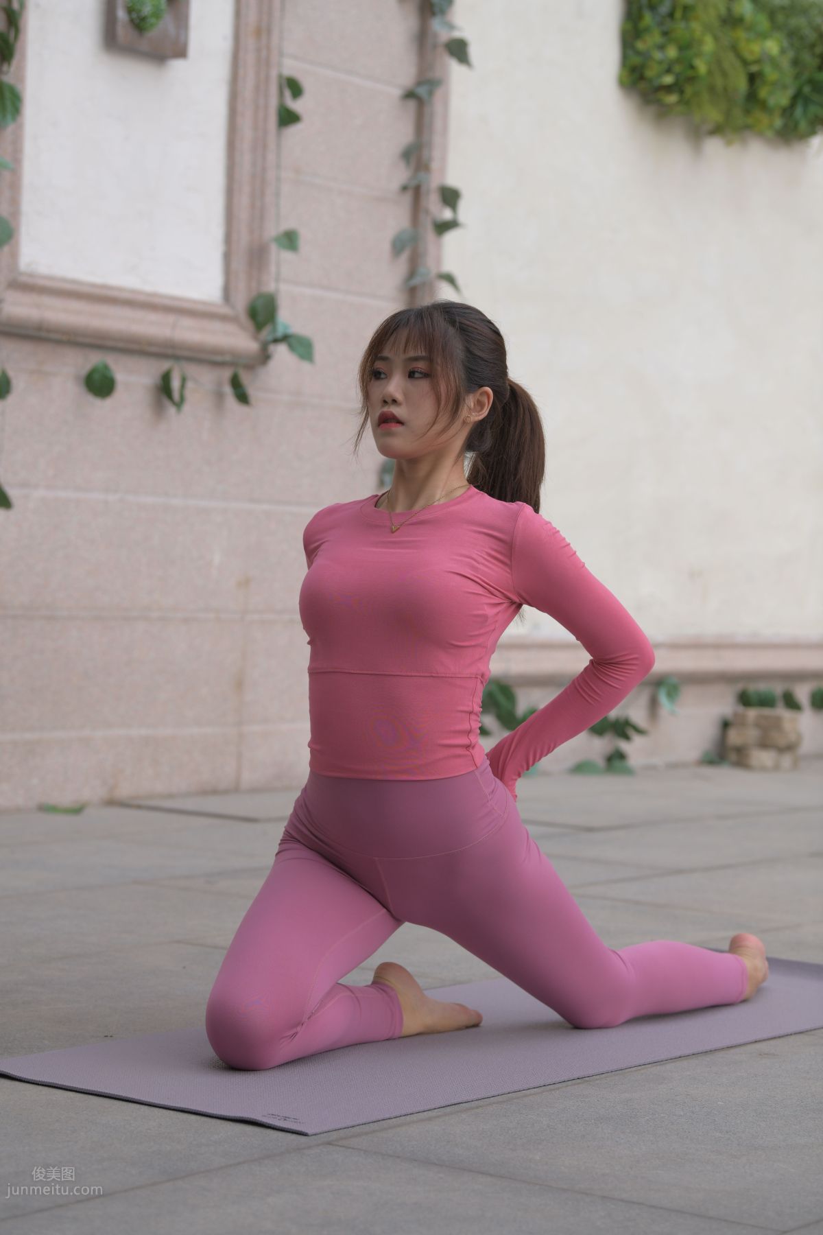 [Mojing Street] 062 Girl in Pink Yoga Pants 2 photo 190
