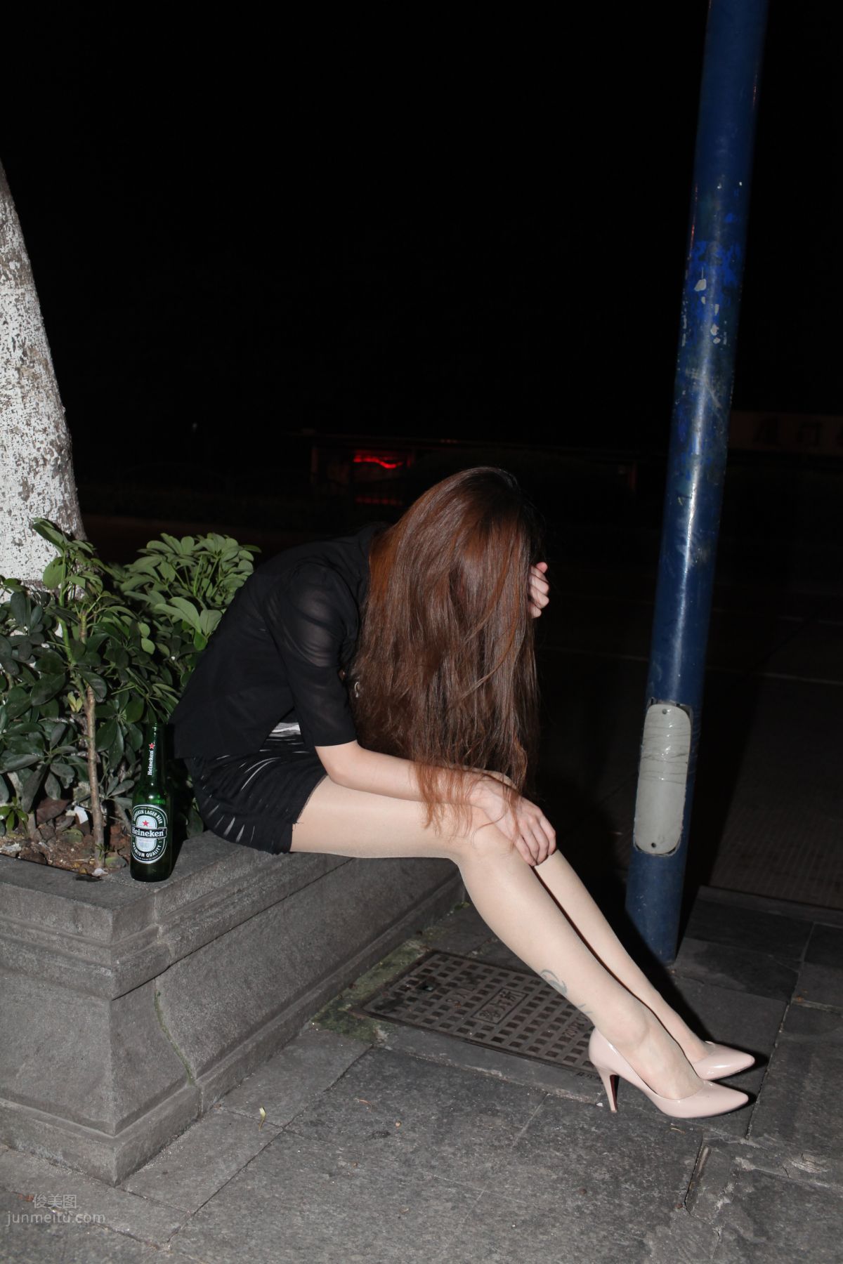 [Mojing Street] 076 [Huihui Model Shoot] Beauty with Flesh-Colored Stockings and Beautiful Legs Drinking Late at Night photo 62