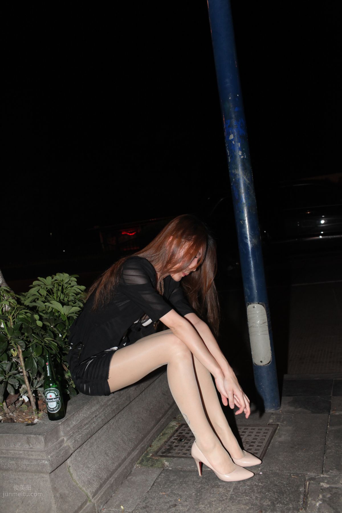 [Mojing Street] 076 [Huihui Model Shoot] Beauty with Flesh-Colored Stockings and Beautiful Legs Drinking Late at Night photo 68