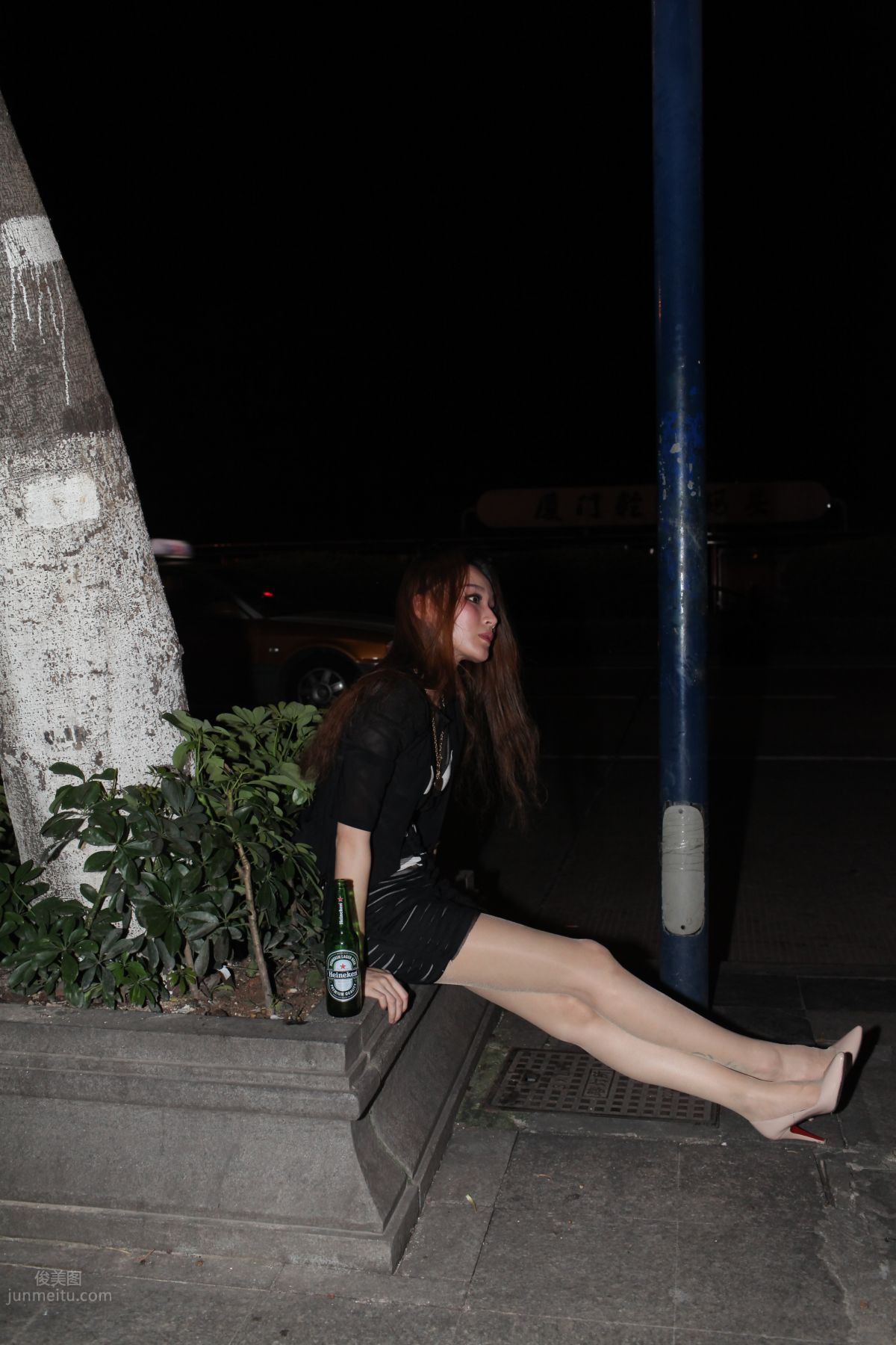 [Mojing Street] 076 [Huihui Model Shoot] Beauty with Flesh-Colored Stockings and Beautiful Legs Drinking Late at Night photo 78