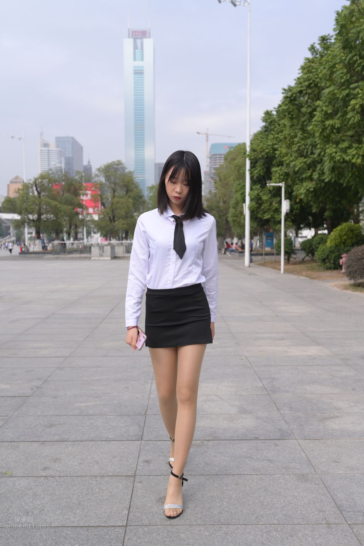 [魔鏡街拍] 084 程生街拍-商城推銷美女長腿肉絲制服 267
