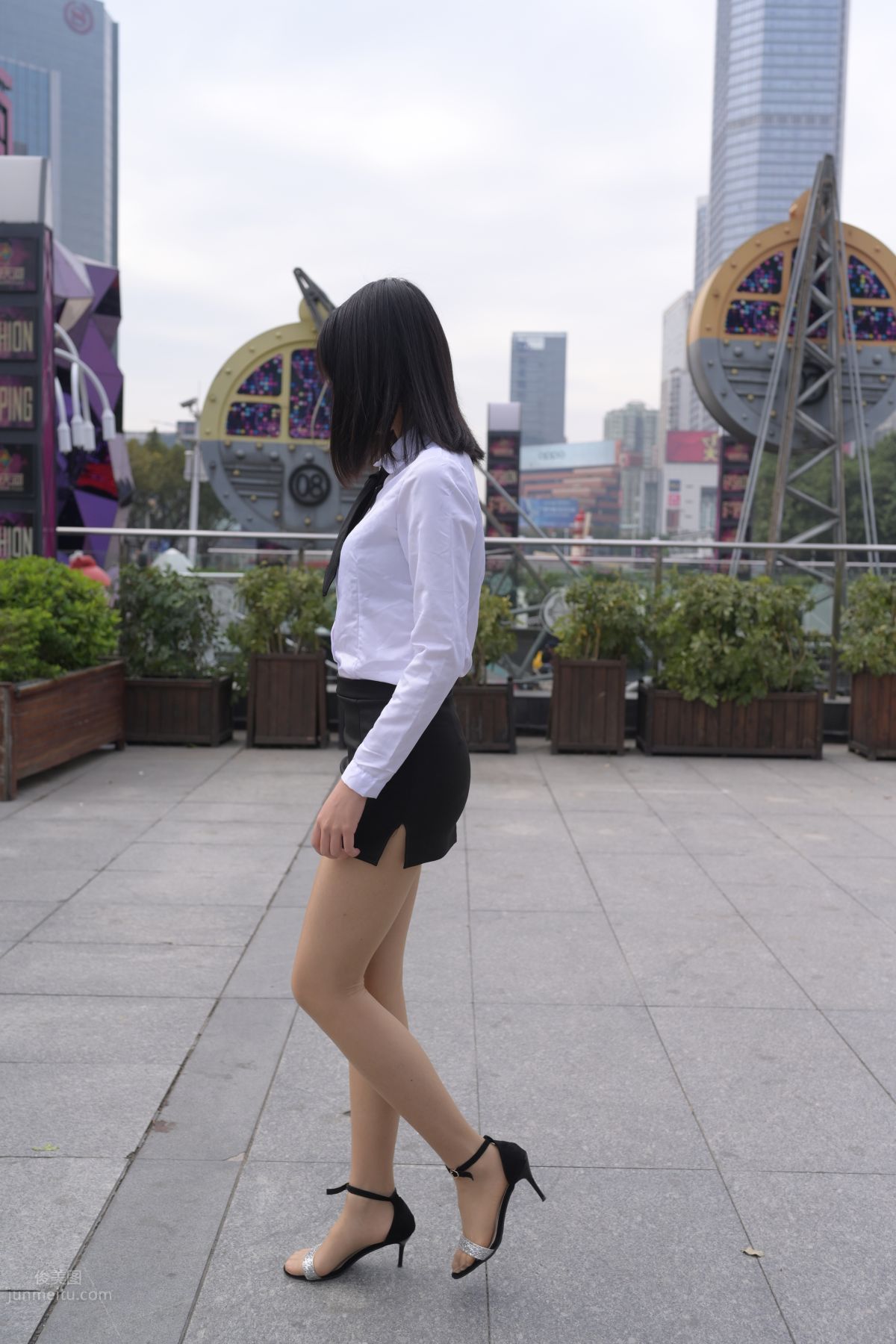 [魔鏡街拍] 084 程生街拍-商城推銷美女長腿肉絲制服 283