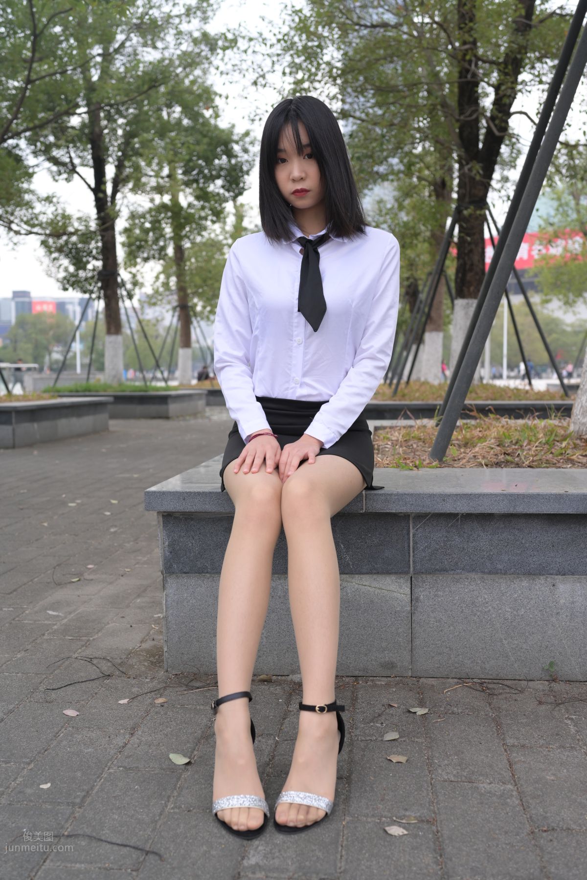 [魔鏡街拍] 084 程生街拍-商城推銷美女長腿肉絲制服 128