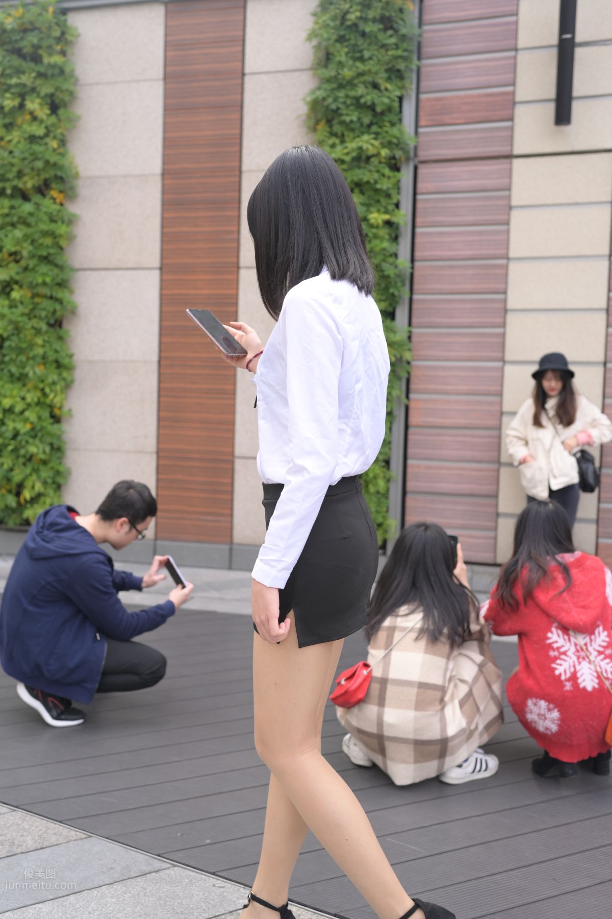 [魔鏡街拍] 084 程生街拍-商城推銷美女長腿肉絲制服 415