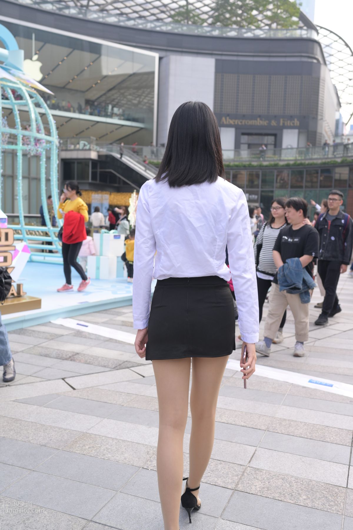 [魔鏡街拍] 084 程生街拍-商城推銷美女長腿肉絲制服 369