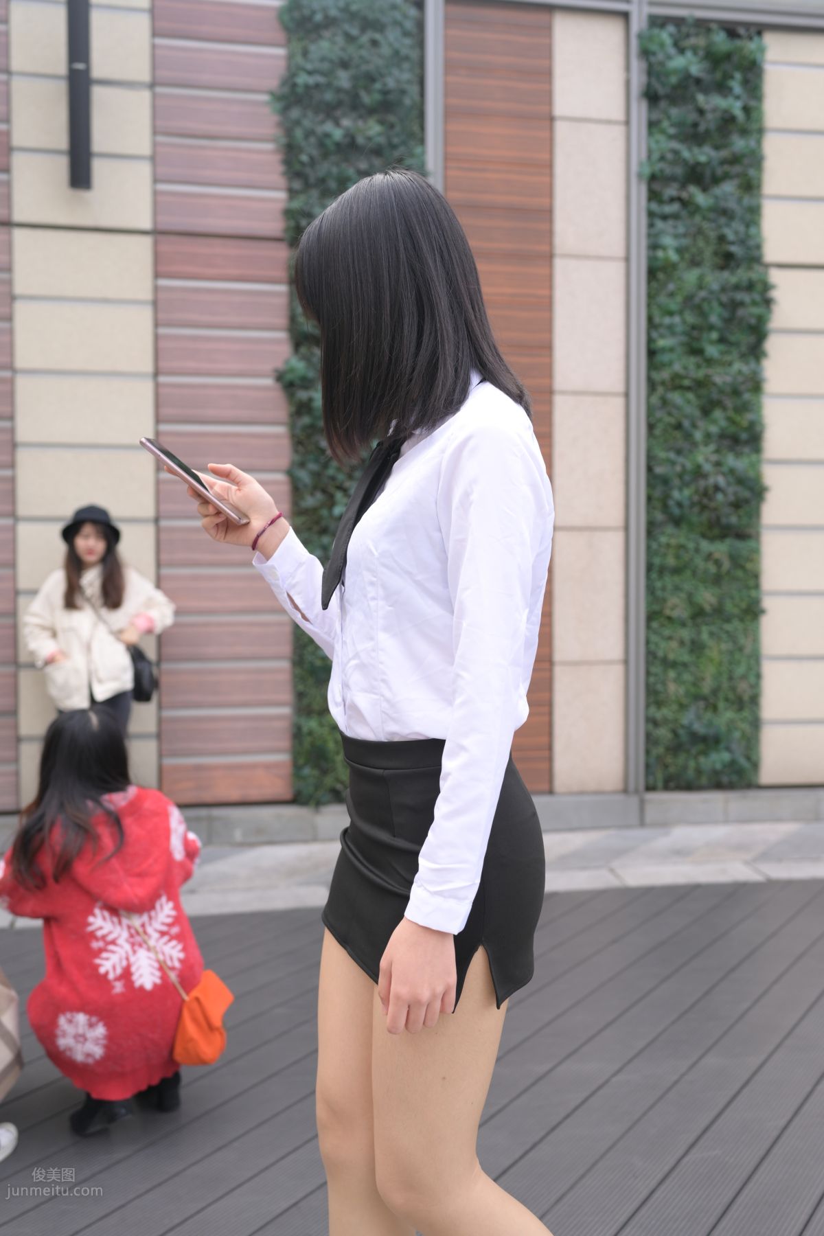 [魔鏡街拍] 084 程生街拍-商城推銷美女長腿肉絲制服 414