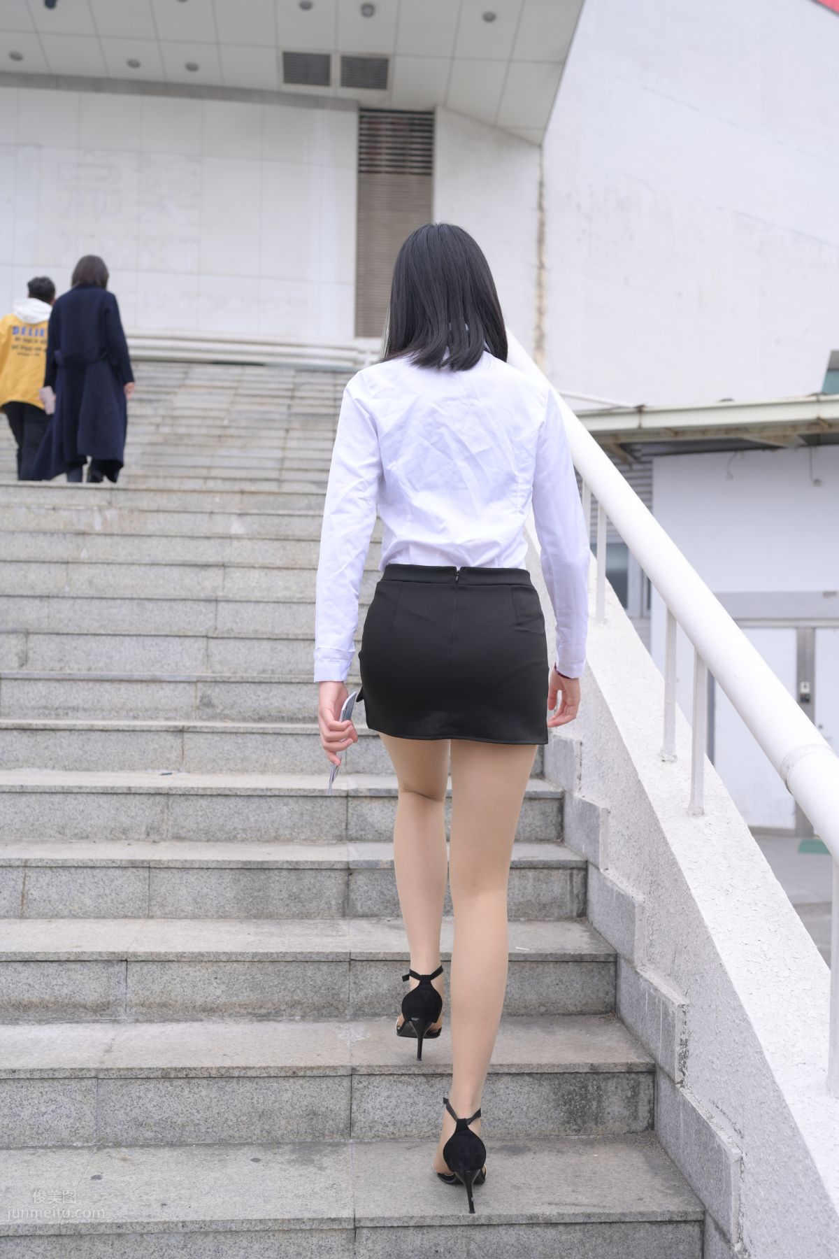 [魔鏡街拍] 084 程生街拍-商城推銷美女長腿肉絲制服 103