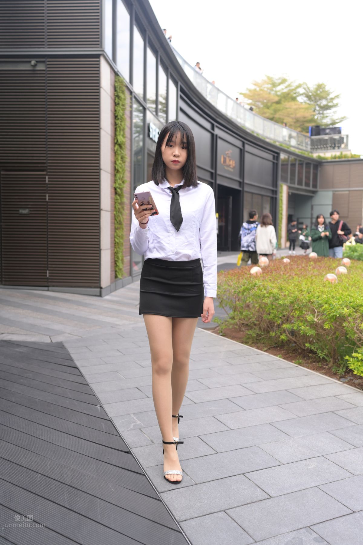 [魔鏡街拍] 084 程生街拍-商城推銷美女長腿肉絲制服 405