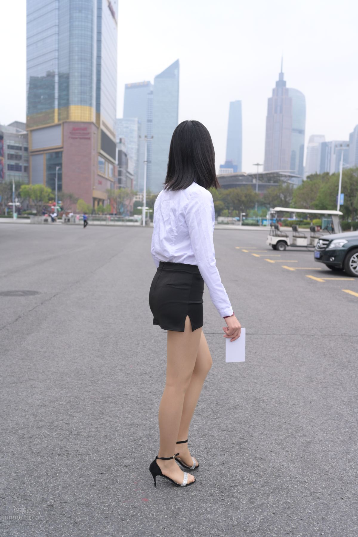 [魔鏡街拍] 084 程生街拍-商城推銷美女長腿肉絲制服 122