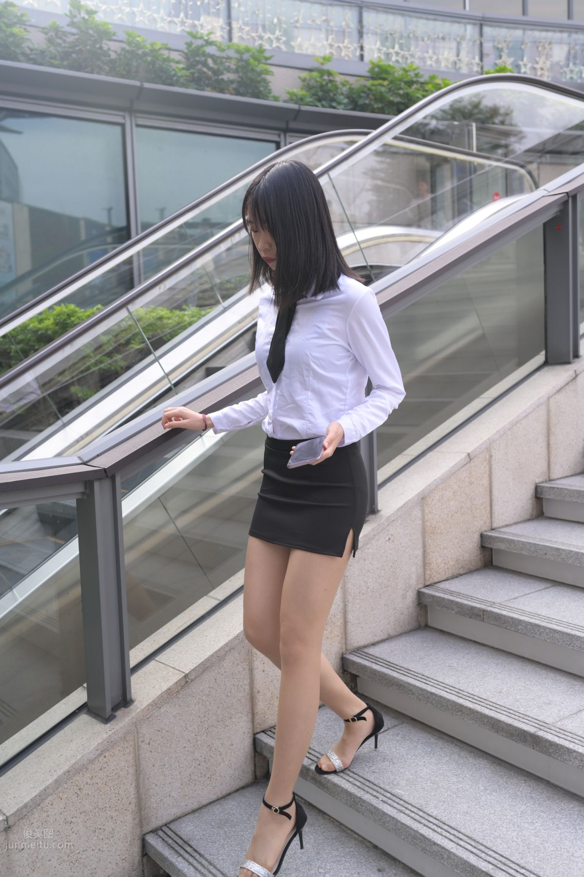 [魔鏡街拍] 084 程生街拍-商城推銷美女長腿肉絲制服 454