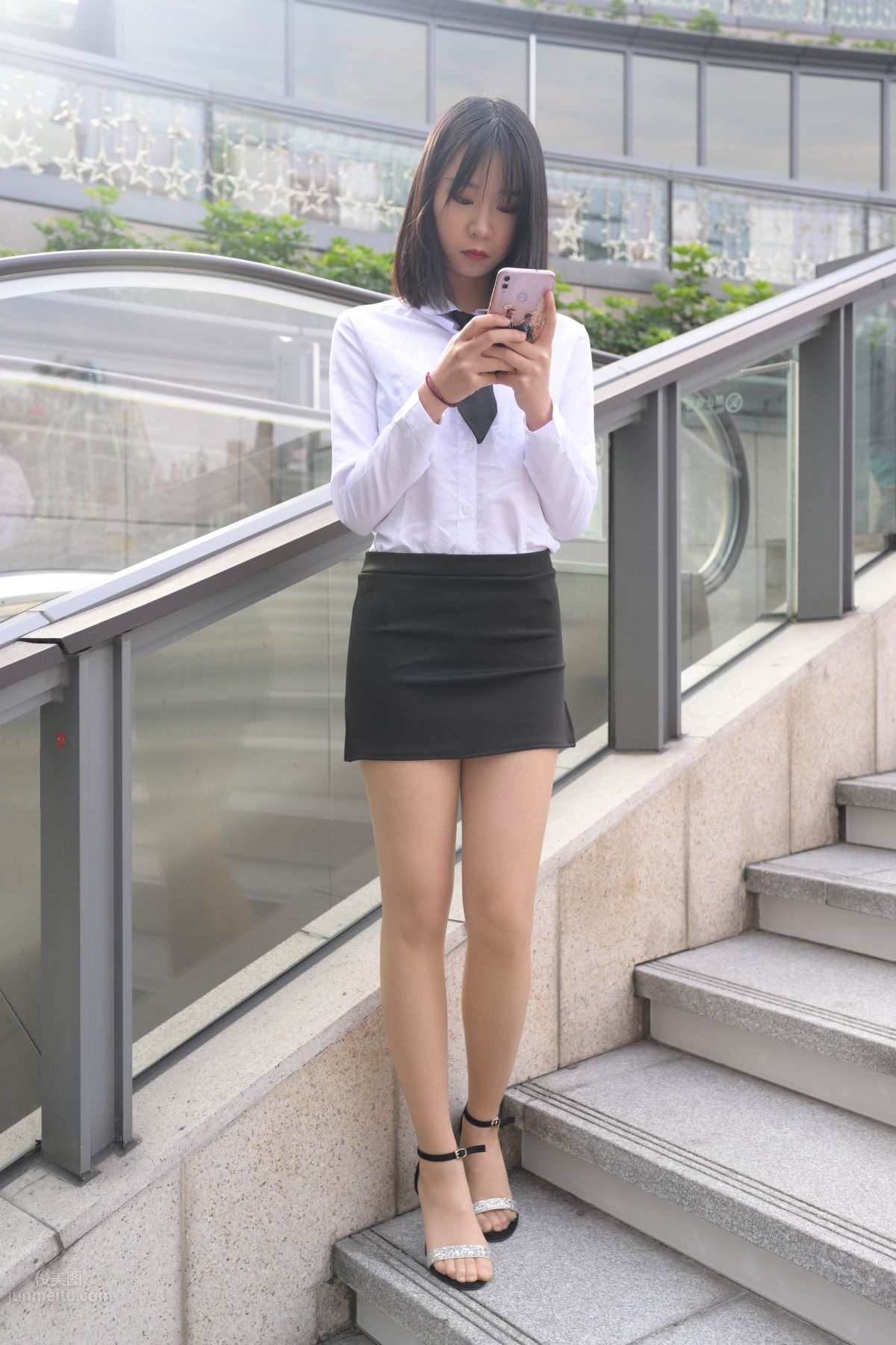 [魔鏡街拍] 084 程生街拍-商城推銷美女長腿肉絲制服 433