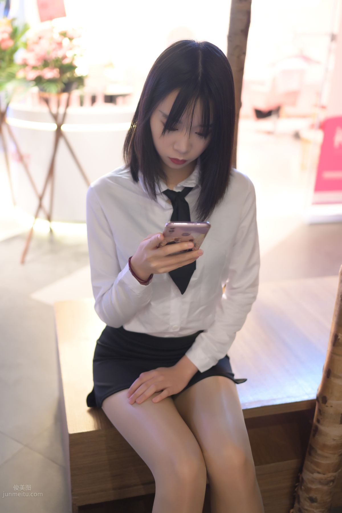 [魔鏡街拍] 084 程生街拍-商城推銷美女長腿肉絲制服 347