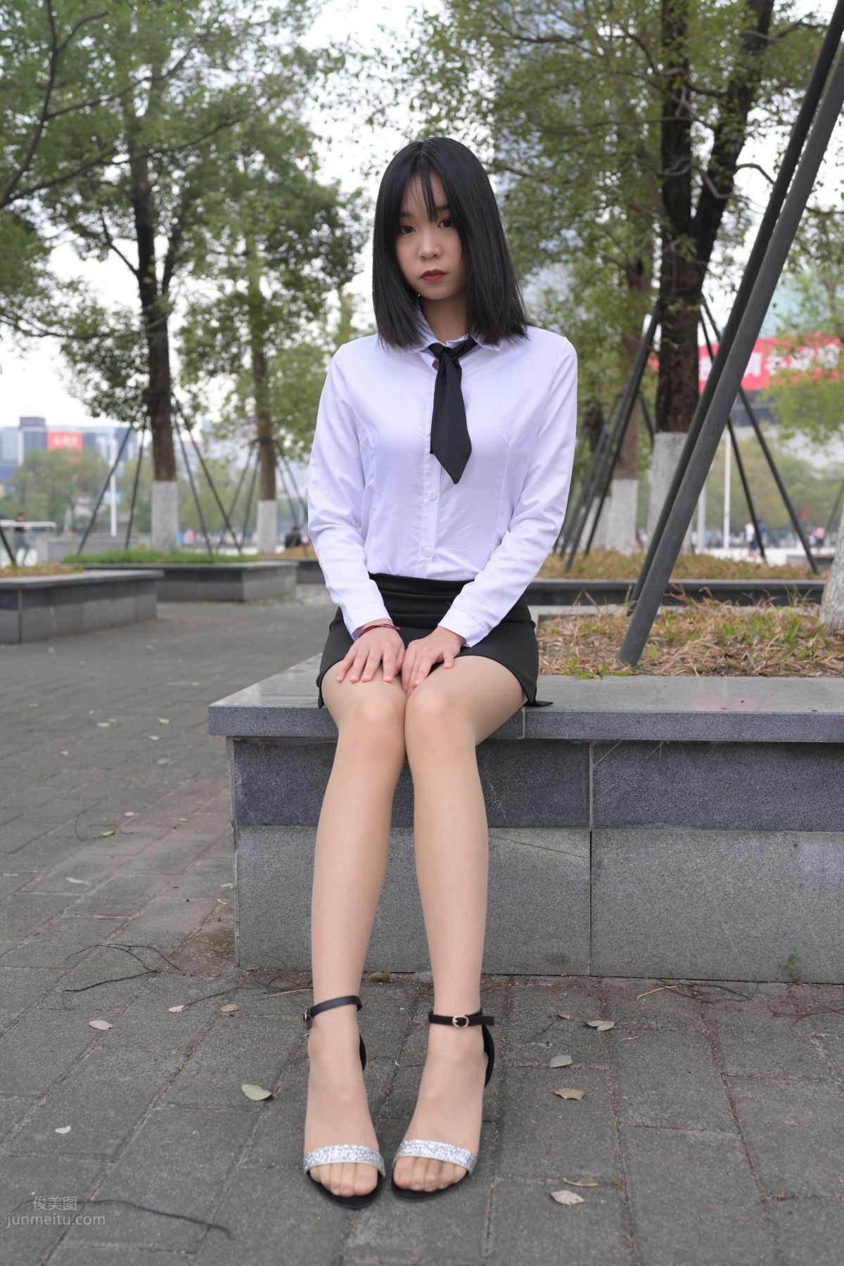 [魔鏡街拍] 084 程生街拍-商城推銷美女長腿肉絲制服 127
