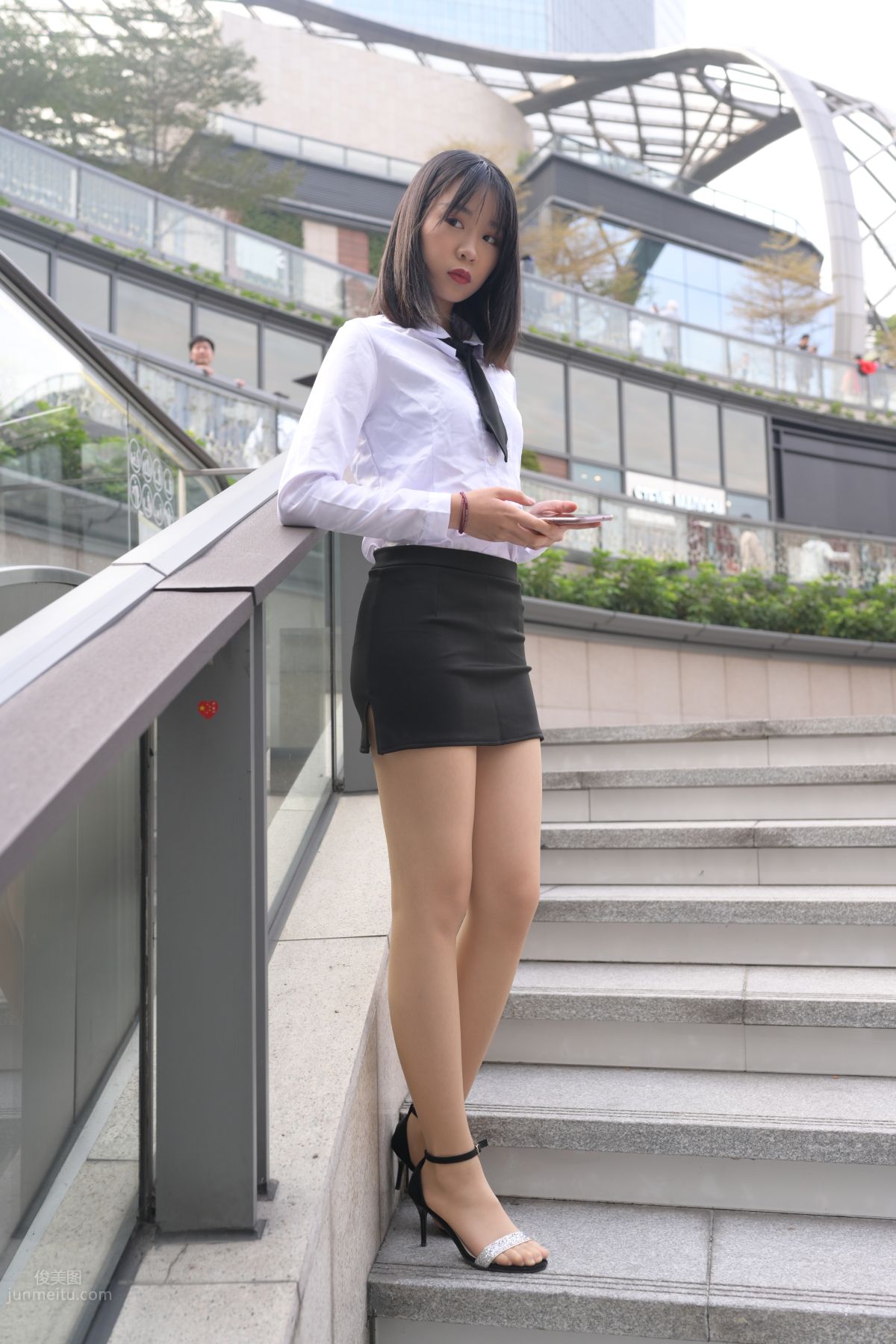 [魔鏡街拍] 084 程生街拍-商城推銷美女長腿肉絲制服 432