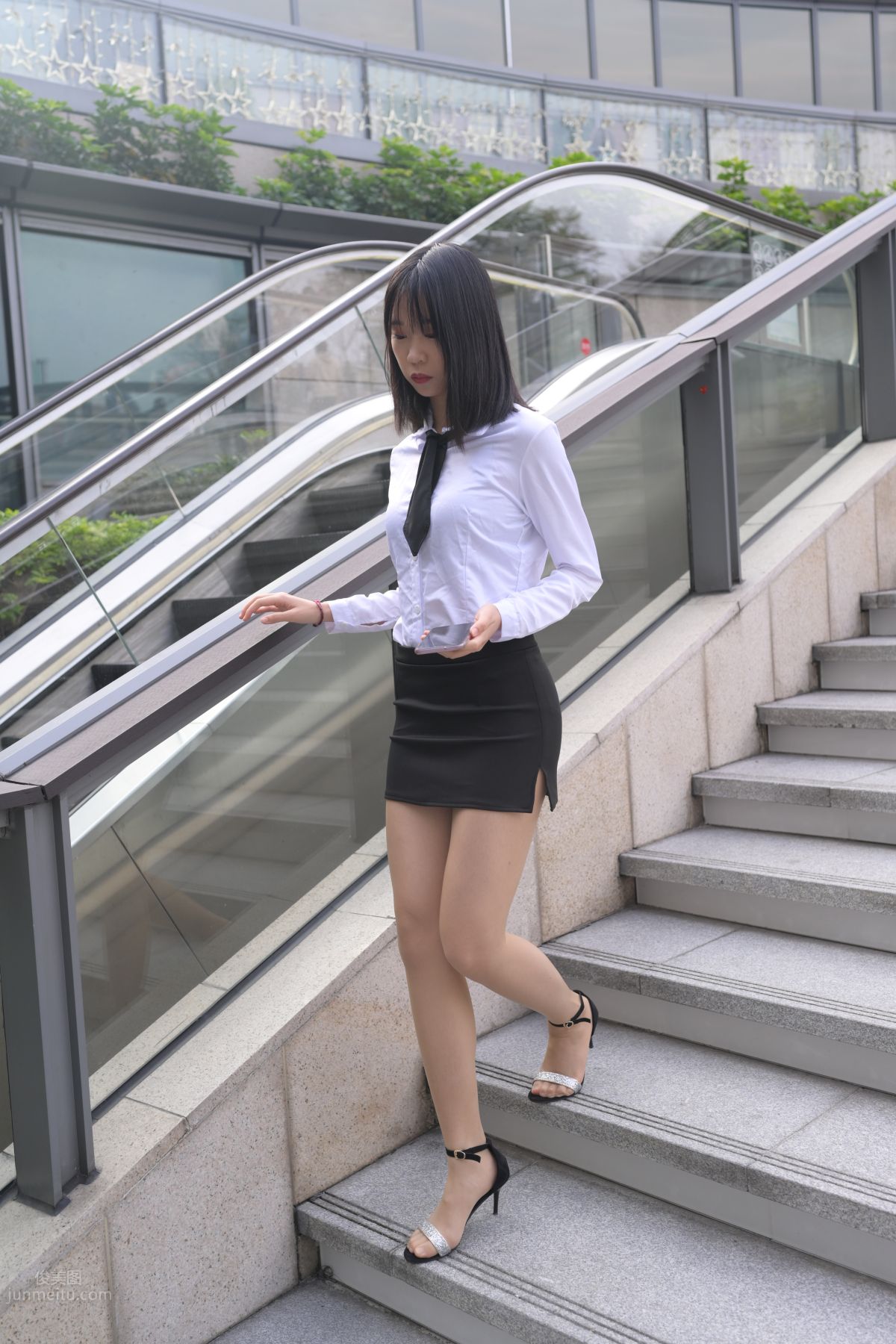 [魔鏡街拍] 084 程生街拍-商城推銷美女長腿肉絲制服 453