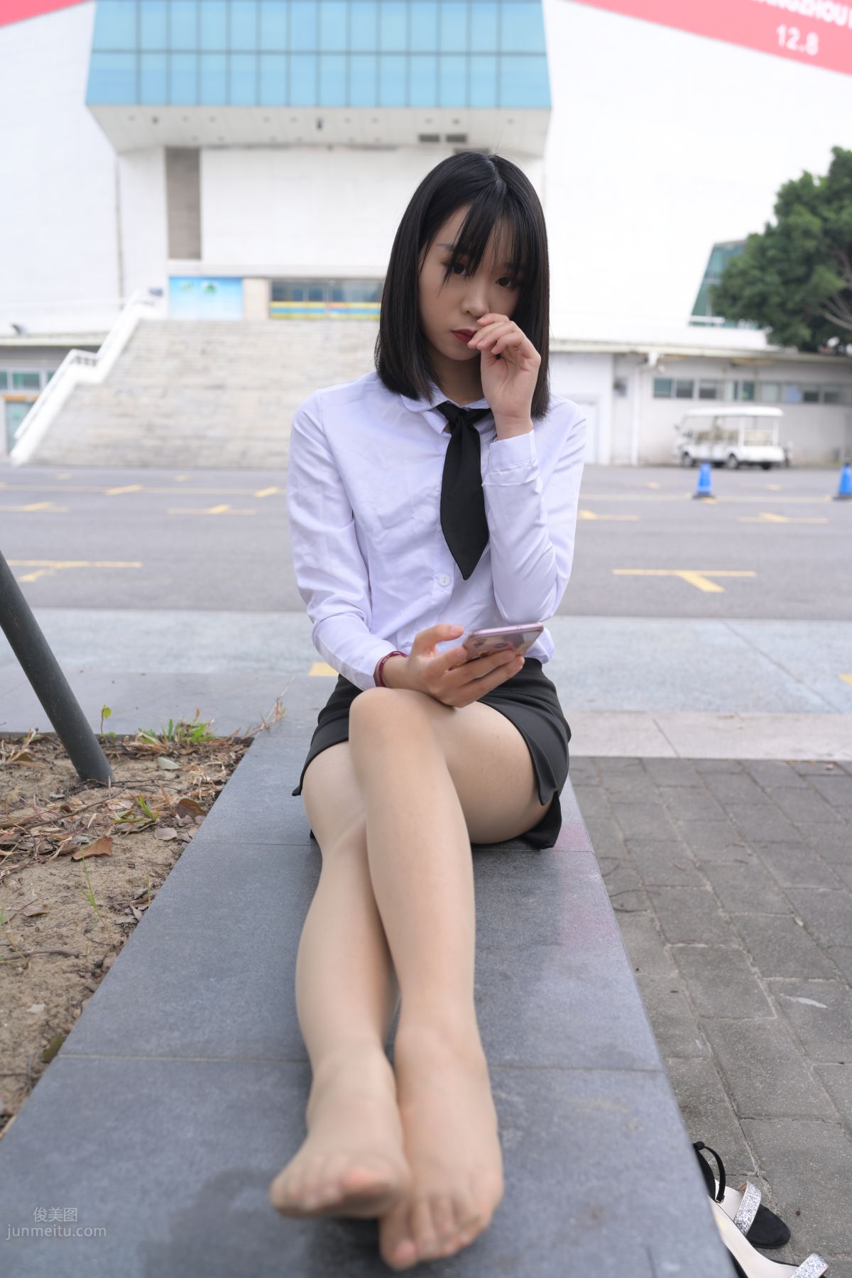 [魔鏡街拍] 084 程生街拍-商城推銷美女長腿肉絲制服 220