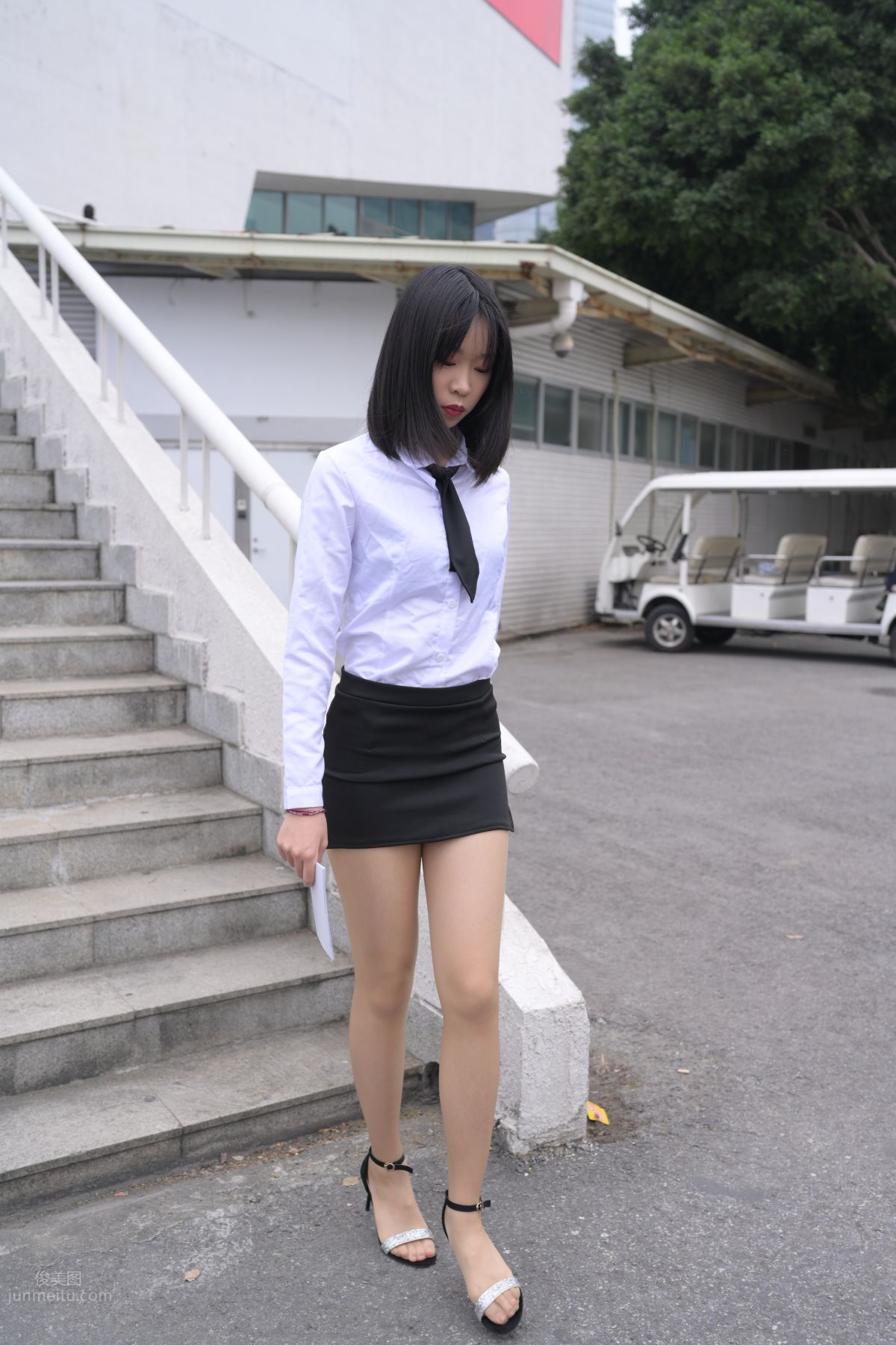 [魔鏡街拍] 084 程生街拍-商城推銷美女長腿肉絲制服 121