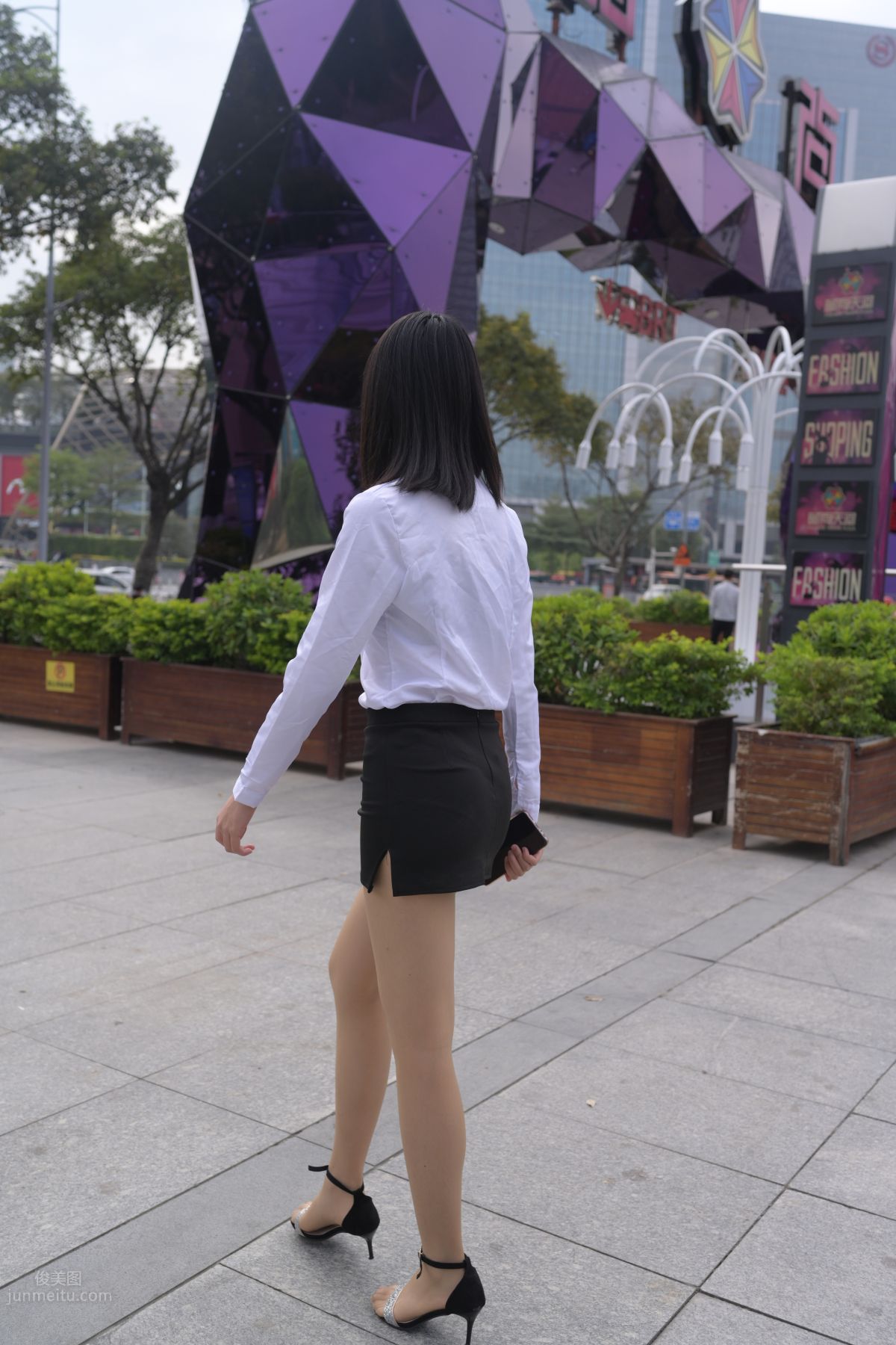 [魔鏡街拍] 084 程生街拍-商城推銷美女長腿肉絲制服 286