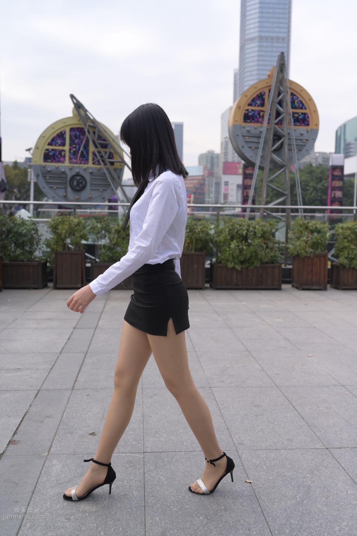 [魔鏡街拍] 084 程生街拍-商城推銷美女長腿肉絲制服 282