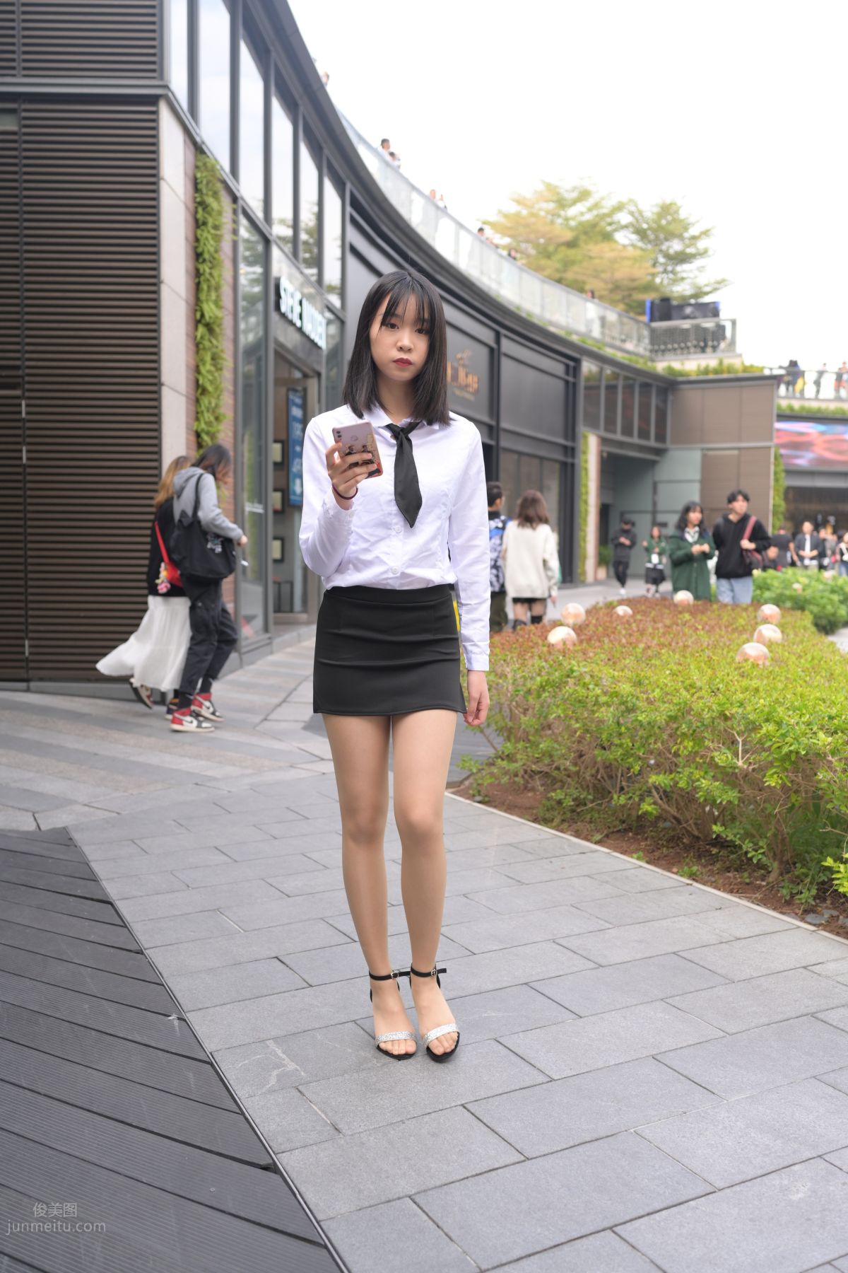 [魔鏡街拍] 084 程生街拍-商城推銷美女長腿肉絲制服 404