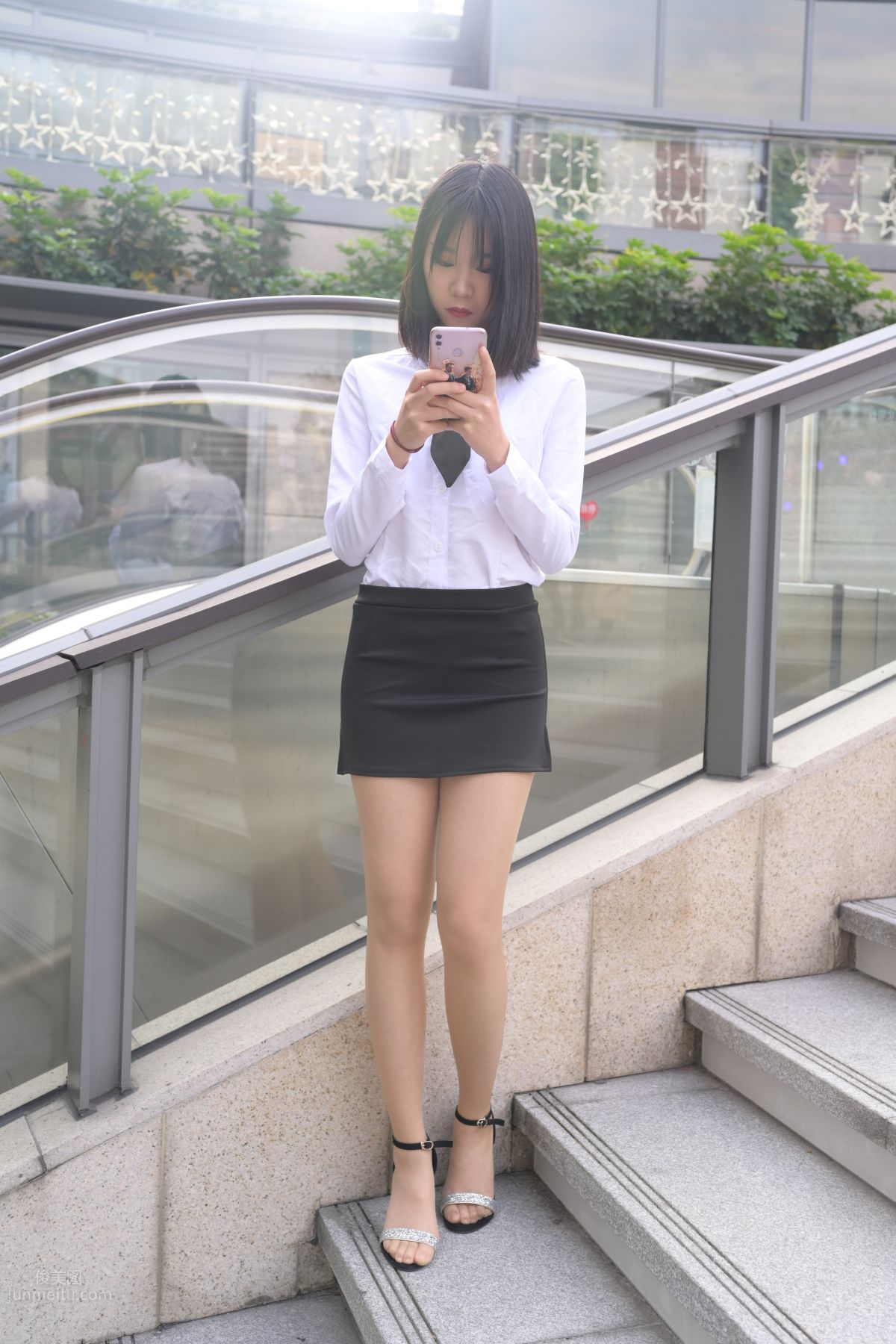 [魔鏡街拍] 084 程生街拍-商城推銷美女長腿肉絲制服 435