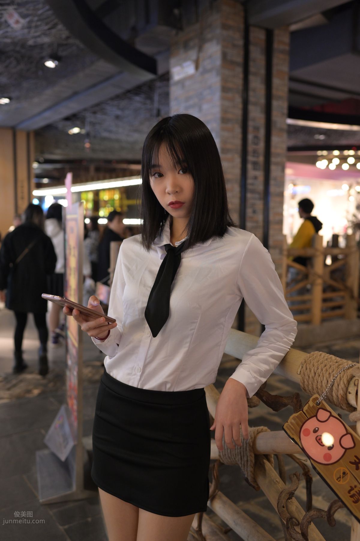 [魔鏡街拍] 084 程生街拍-商城推銷美女長腿肉絲制服 314