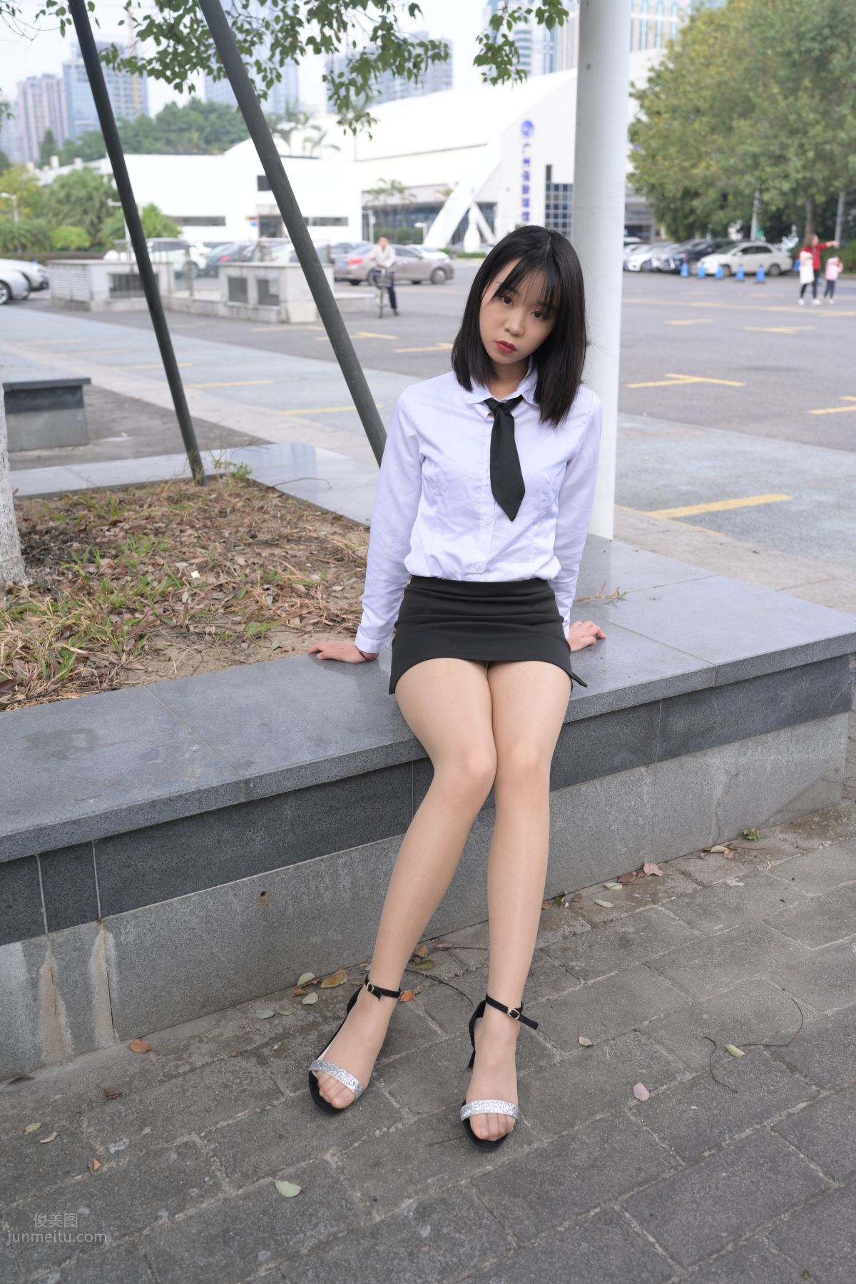 [魔鏡街拍] 084 程生街拍-商城推銷美女長腿肉絲制服 242