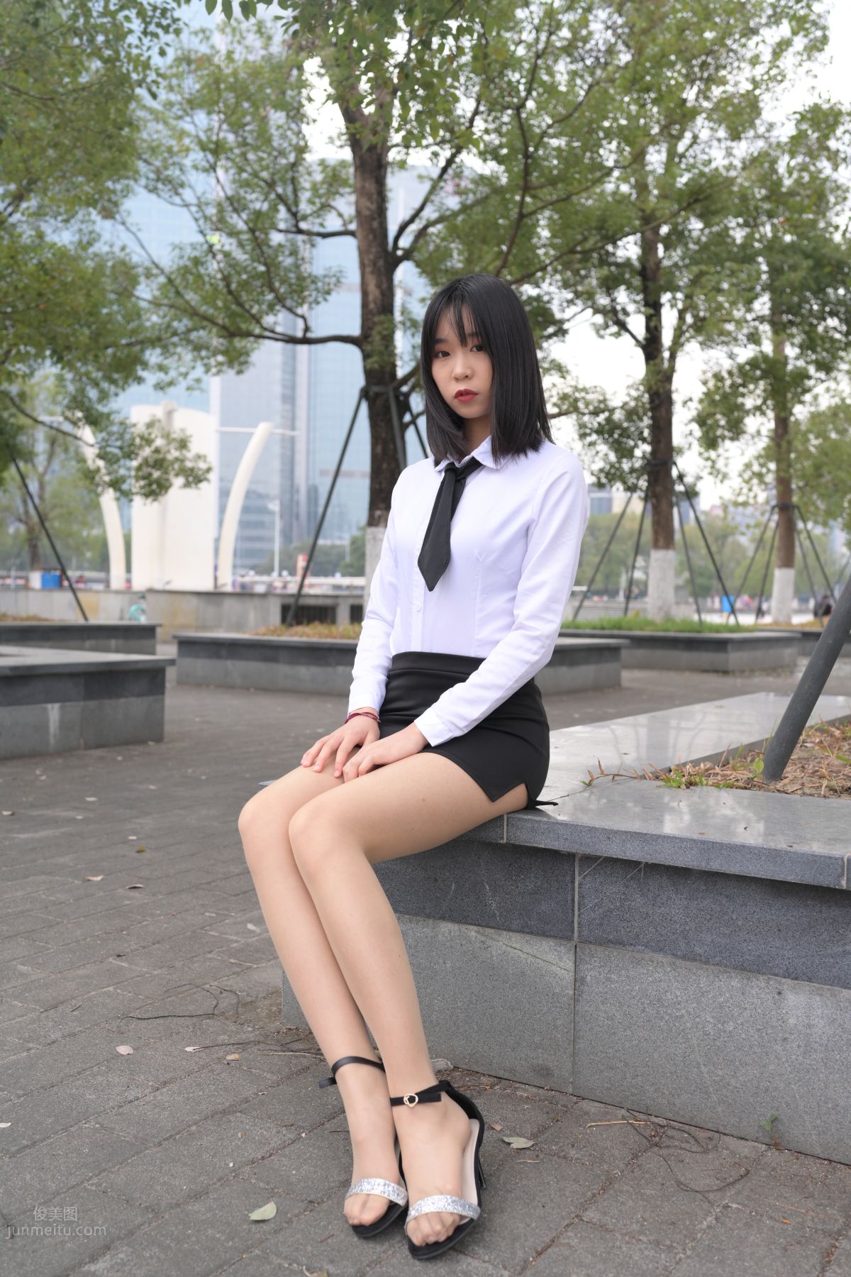 [魔鏡街拍] 084 程生街拍-商城推銷美女長腿肉絲制服 172