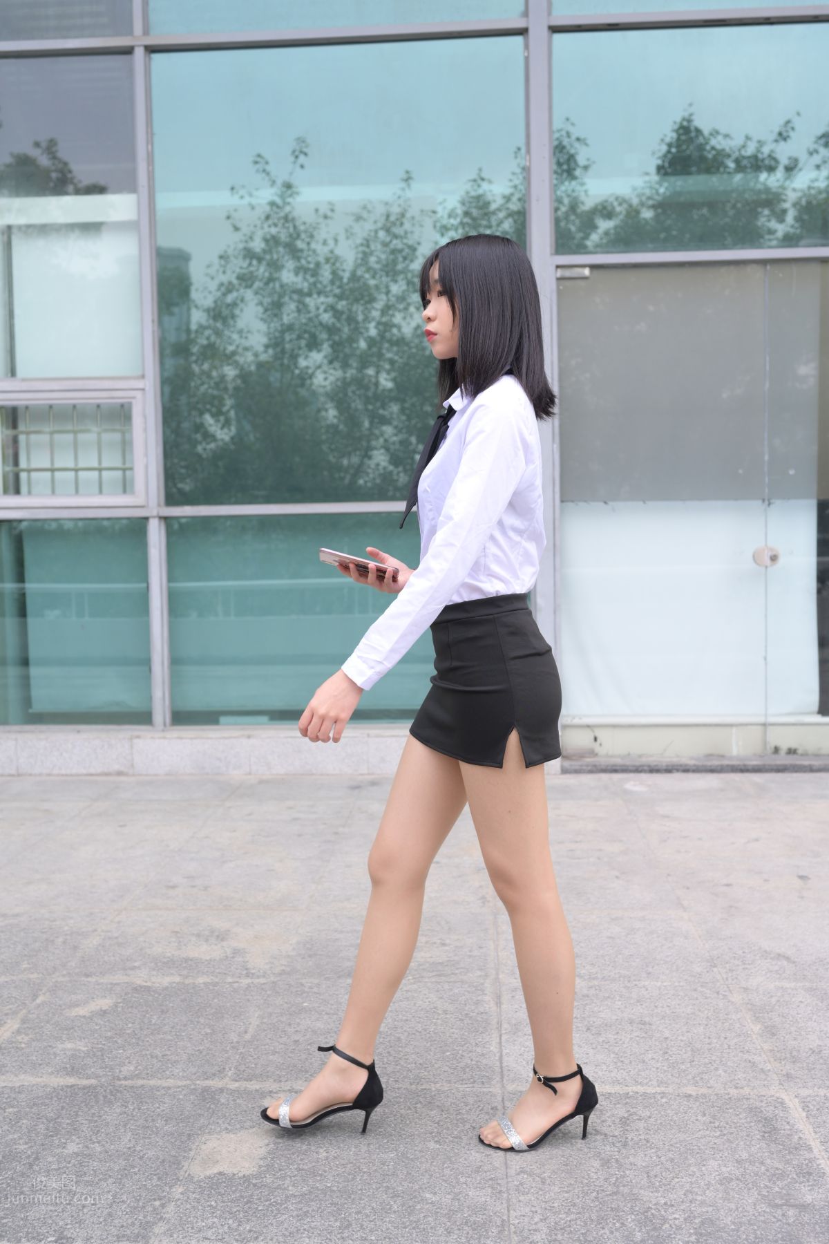 [魔鏡街拍] 084 程生街拍-商城推銷美女長腿肉絲制服 49