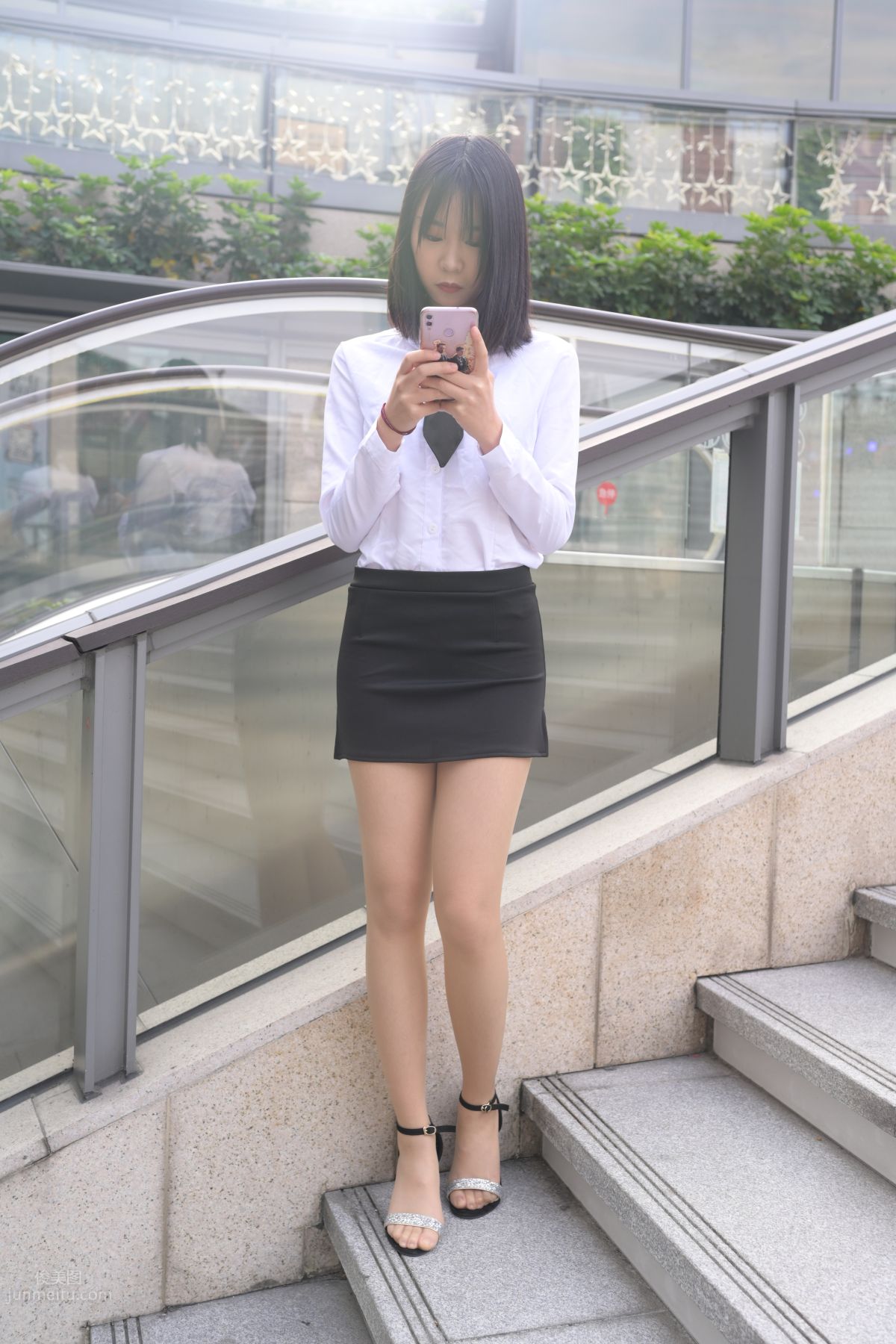 [魔鏡街拍] 084 程生街拍-商城推銷美女長腿肉絲制服 434