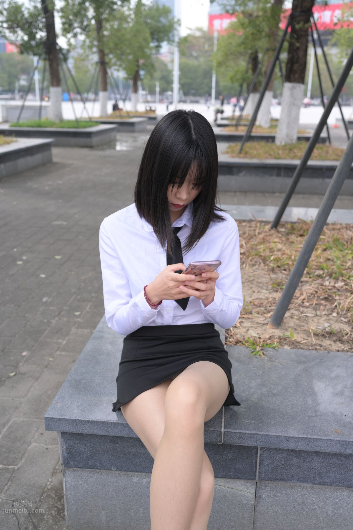 [魔鏡街拍] 084 程生街拍-商城推銷美女長腿肉絲制服 186