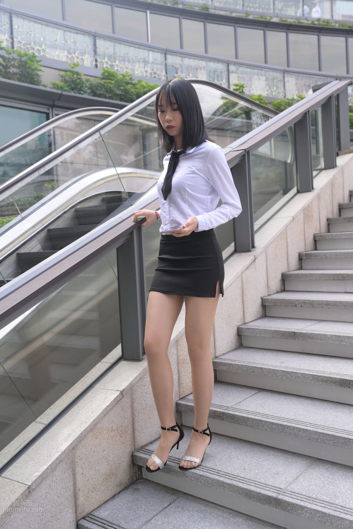 [魔鏡街拍] 084 程生街拍-商城推銷美女長腿肉絲制服 452