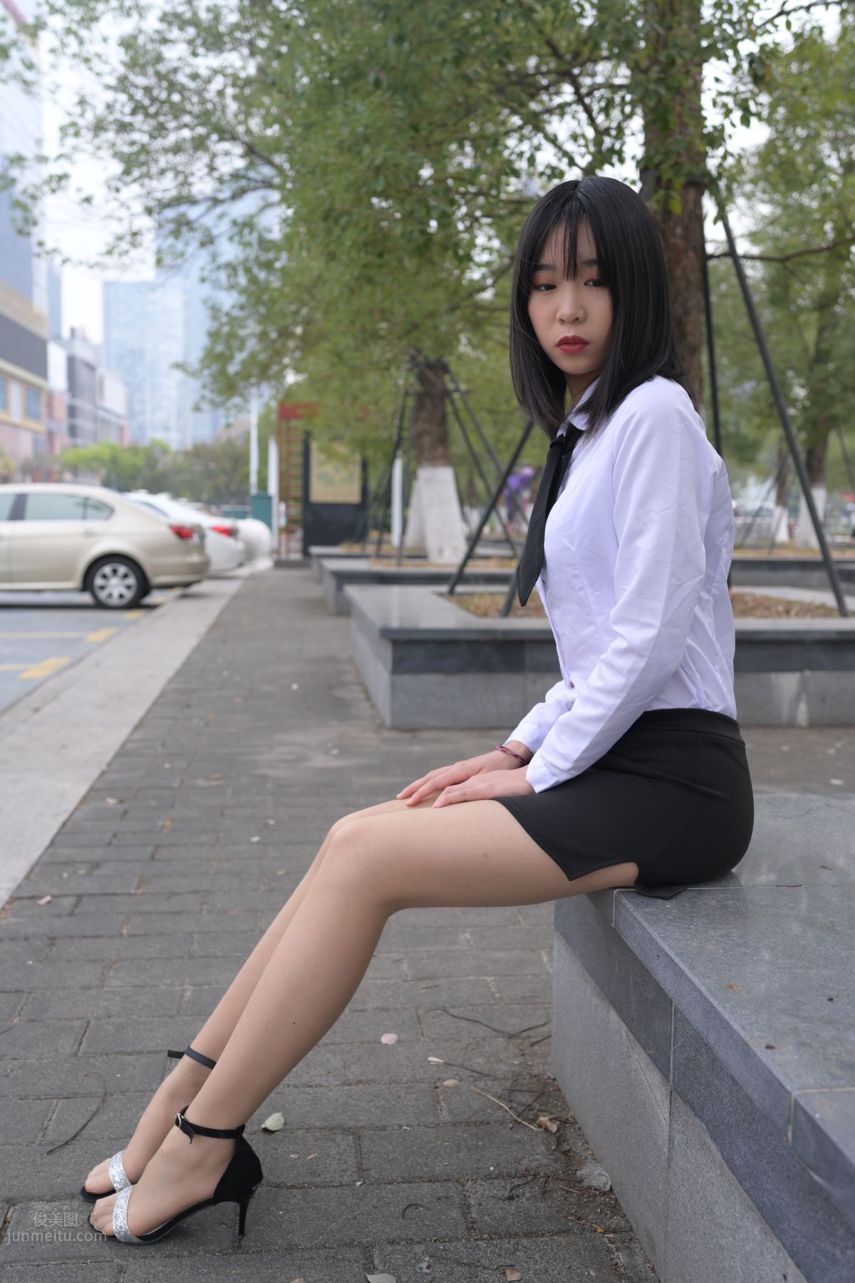 [魔鏡街拍] 084 程生街拍-商城推銷美女長腿肉絲制服 132