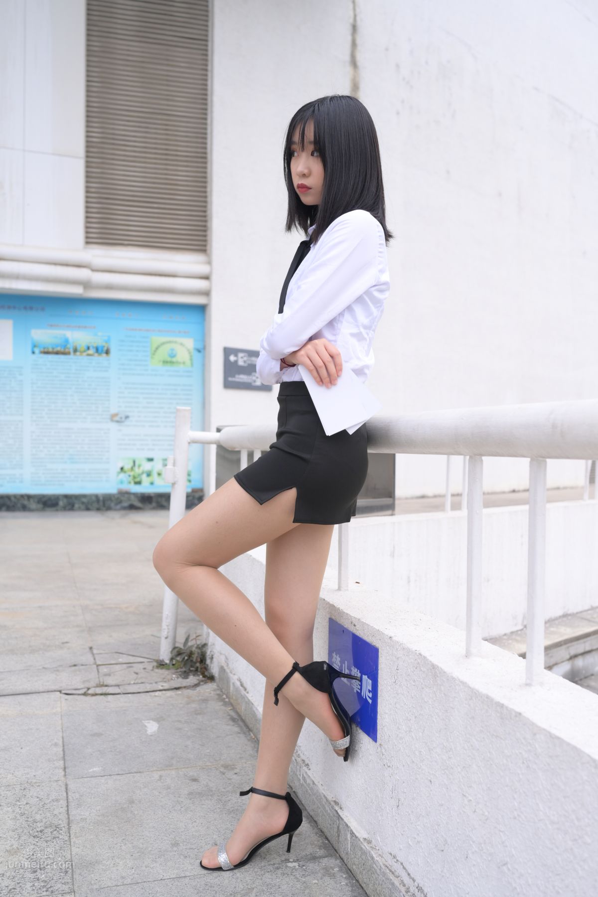 [魔鏡街拍] 084 程生街拍-商城推銷美女長腿肉絲制服 89