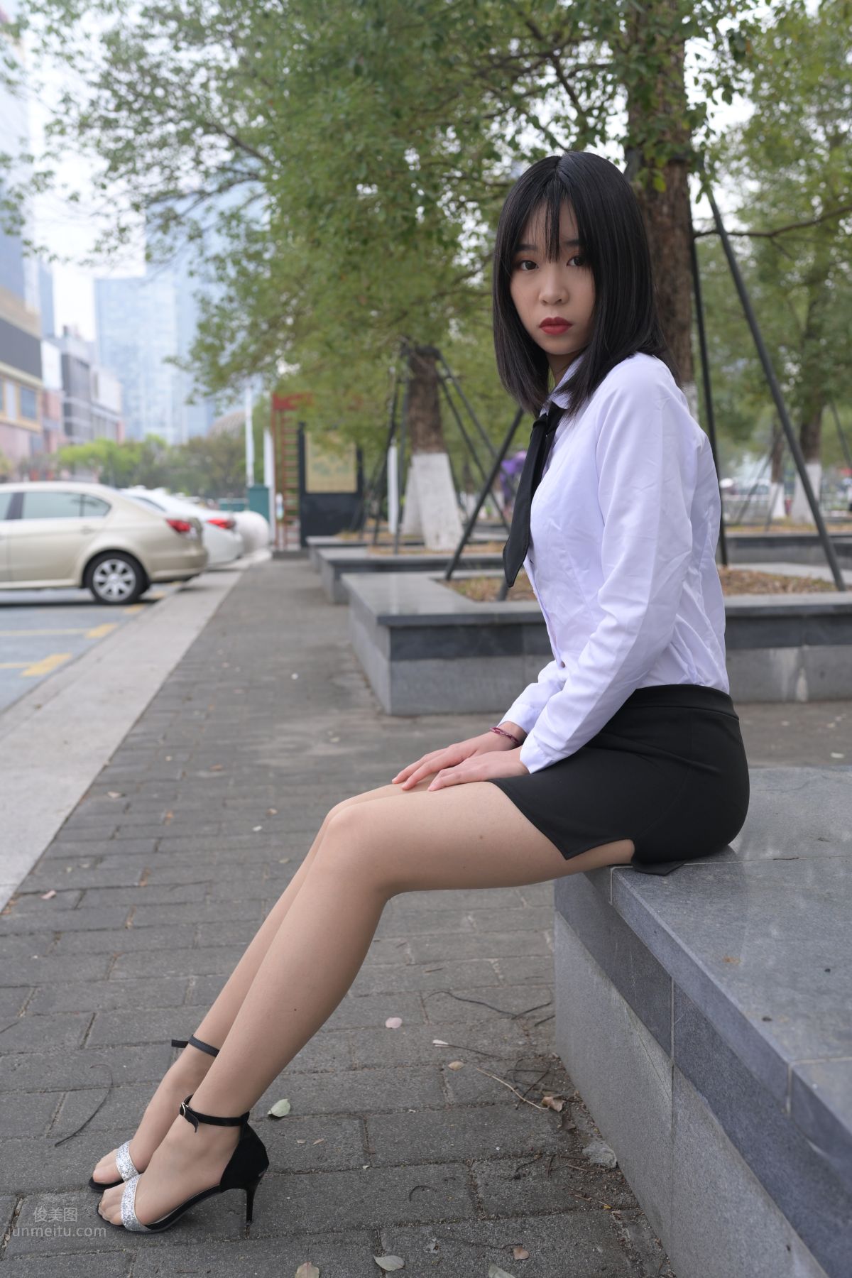 [魔鏡街拍] 084 程生街拍-商城推銷美女長腿肉絲制服 135