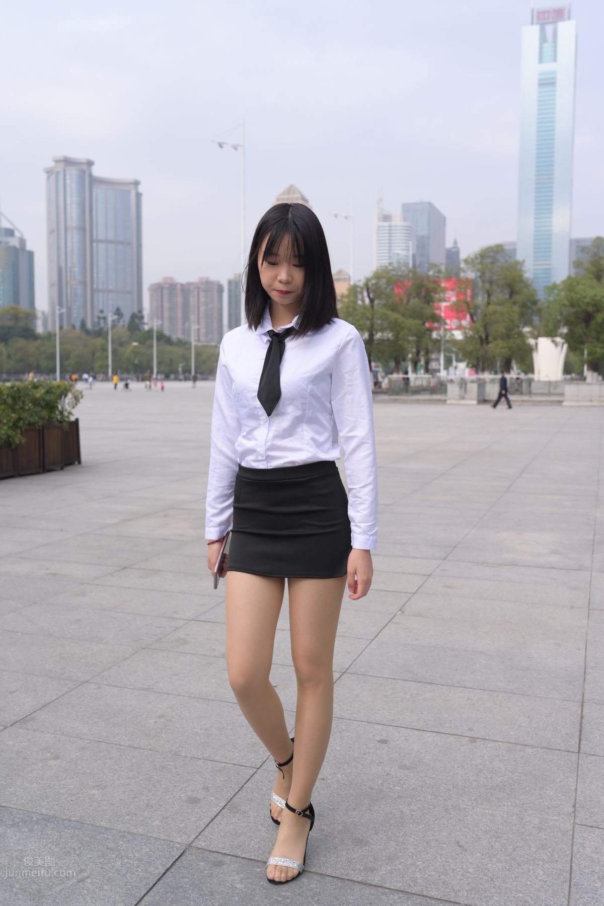 [魔鏡街拍] 084 程生街拍-商城推銷美女長腿肉絲制服 274