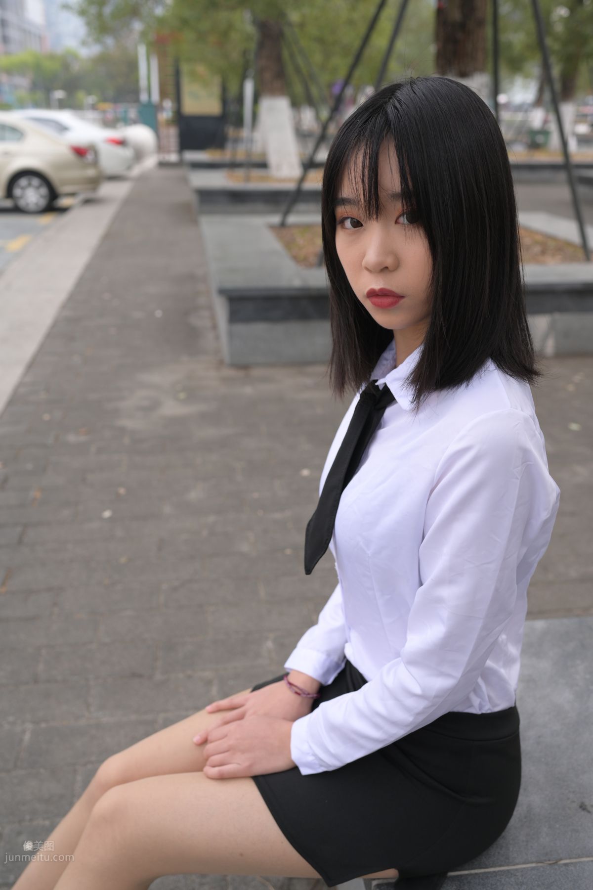 [魔鏡街拍] 084 程生街拍-商城推銷美女長腿肉絲制服 140