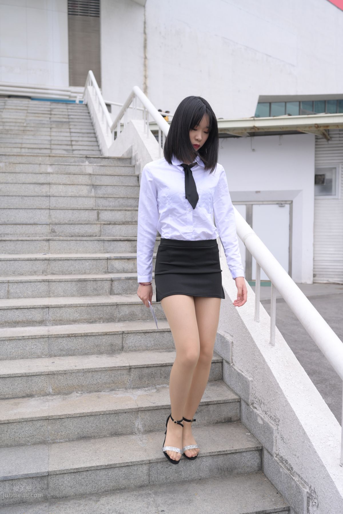 [魔鏡街拍] 084 程生街拍-商城推銷美女長腿肉絲制服 119