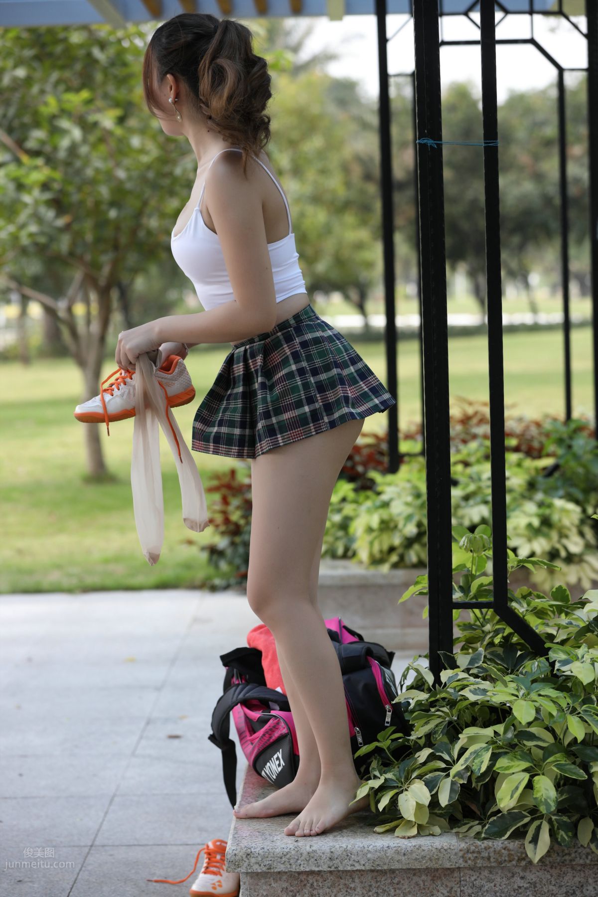 [Mojing Street] 087 Outdoor Flesh Stockings Beautiful Legs Playing Badminton photo 18