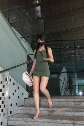 [魔鏡街拍] 091 綠色包臀裙絲襪美女 