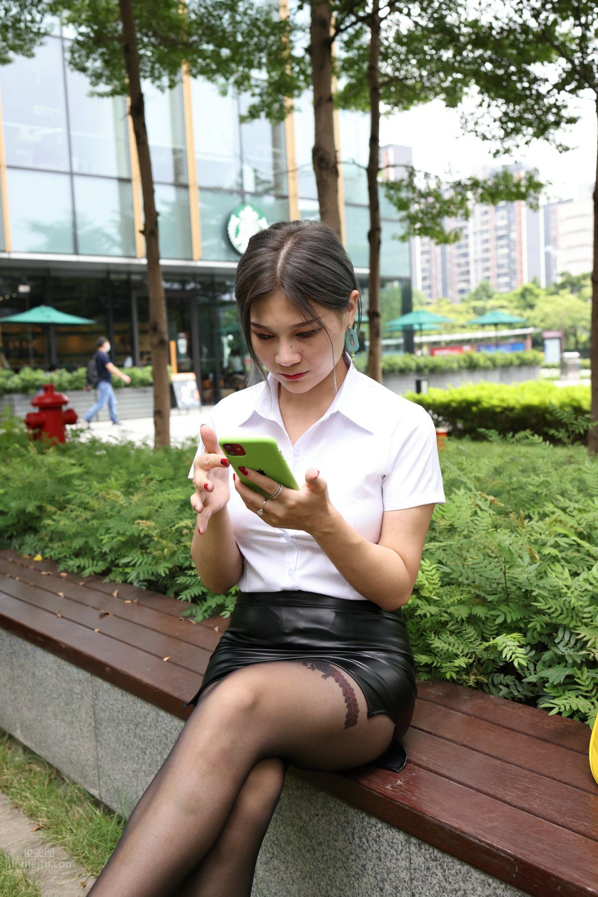 [Mojing Street] 093 Leather Skirt and Black Stockings photo 400