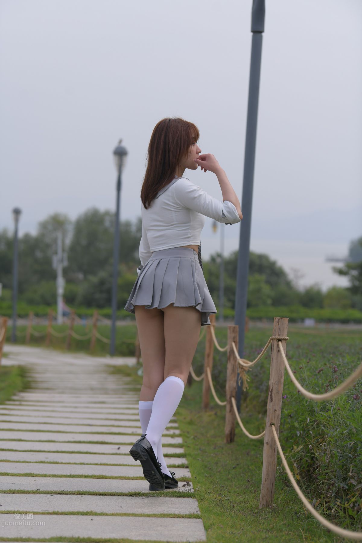 [Mojing Street] 095 Sexy and Moving Beauty in a Small Pleated Skirt photo 102