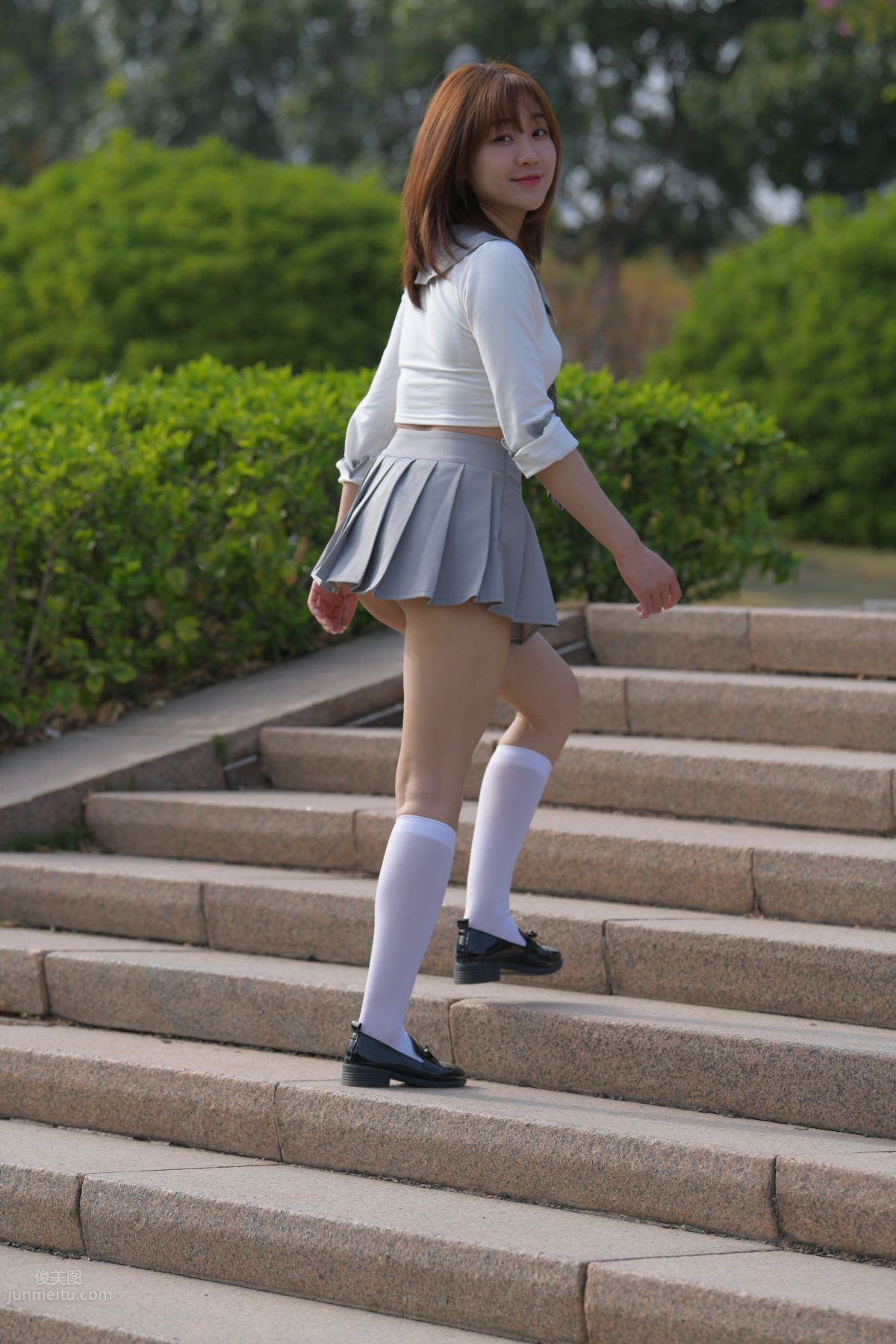 [Mojing Street] 095 Sexy and Moving Beauty in a Small Pleated Skirt photo 373