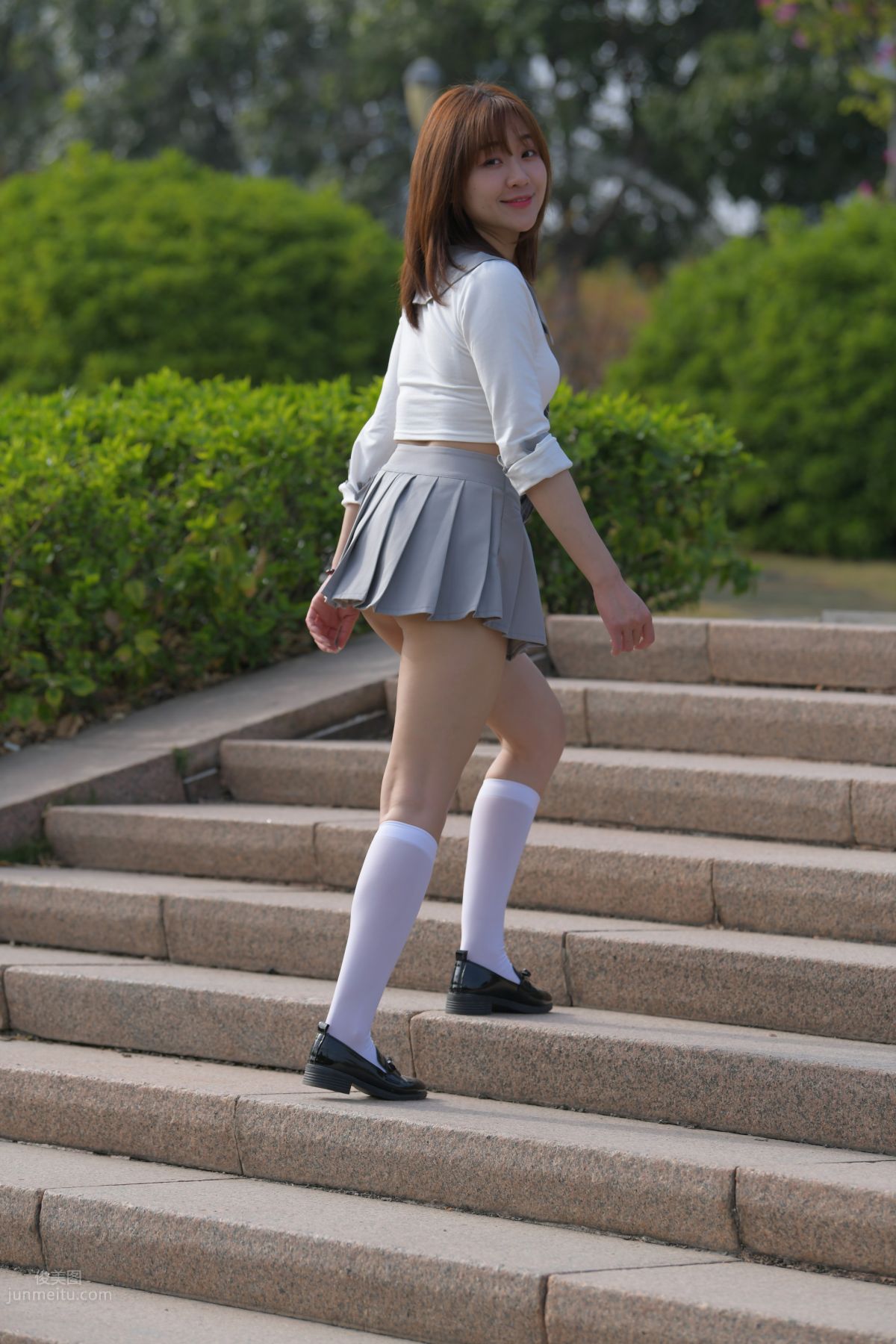 [Mojing Street] 095 Sexy and Moving Beauty in a Small Pleated Skirt photo 374