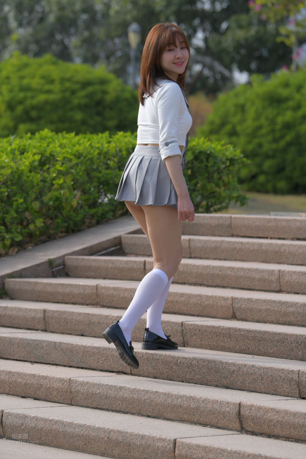 [Mojing Street] 095 Sexy and Moving Beauty in a Small Pleated Skirt photo 375
