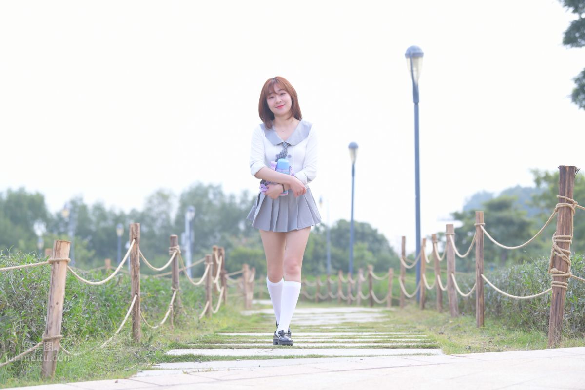 [Mojing Street] 095 Sexy and Moving Beauty in a Small Pleated Skirt photo 400