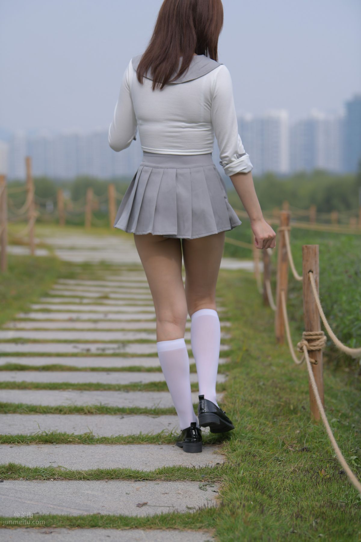[Mojing Street] 095 Sexy and Moving Beauty in a Small Pleated Skirt photo 423