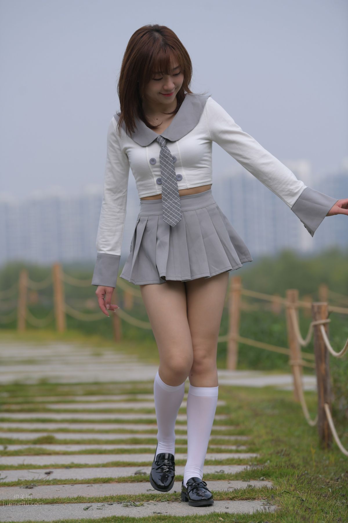 [Mojing Street] 095 Sexy and Moving Beauty in a Small Pleated Skirt photo 500